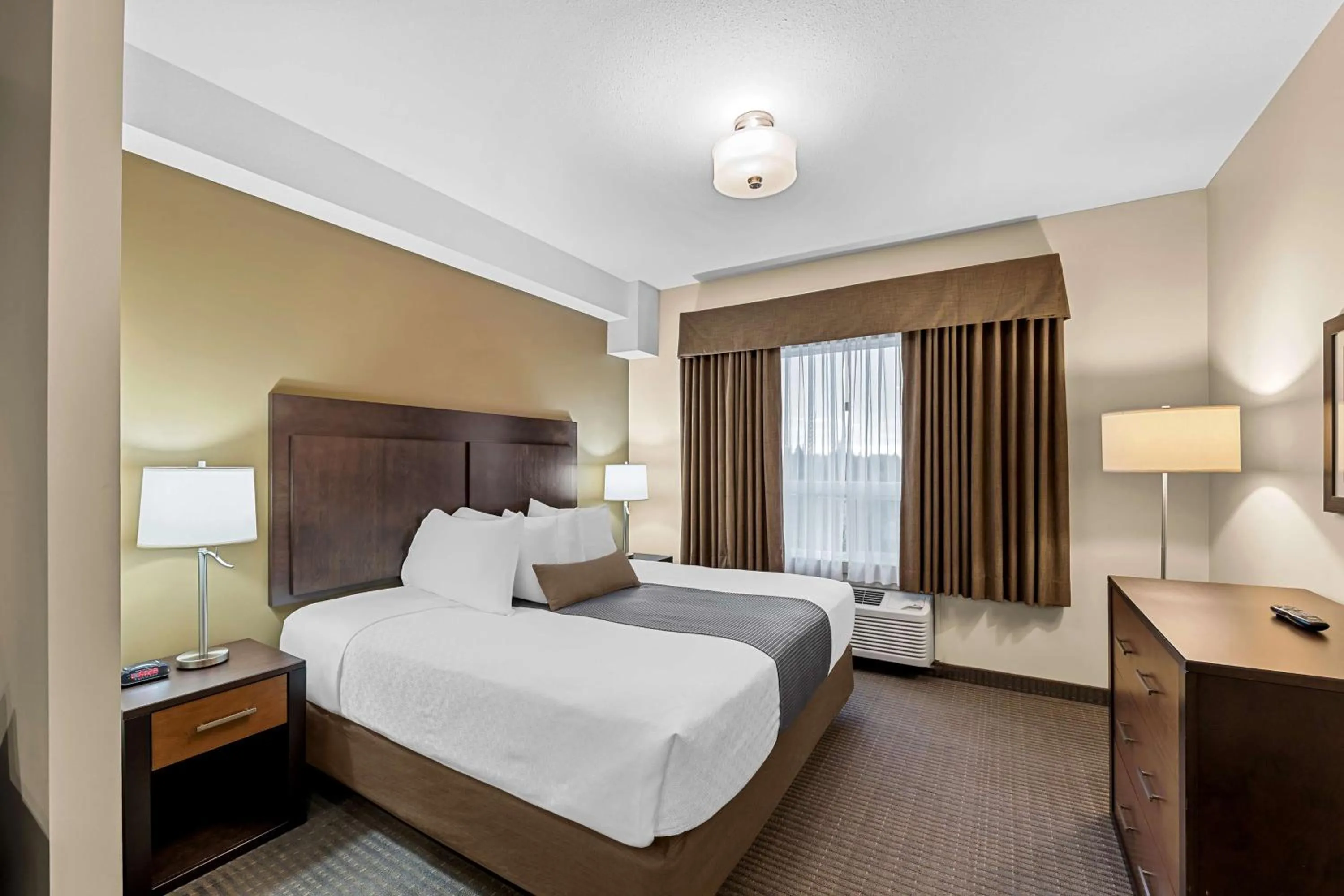 Photo of the whole room, Bed in Best Western Plus Lacombe Inn and Suites