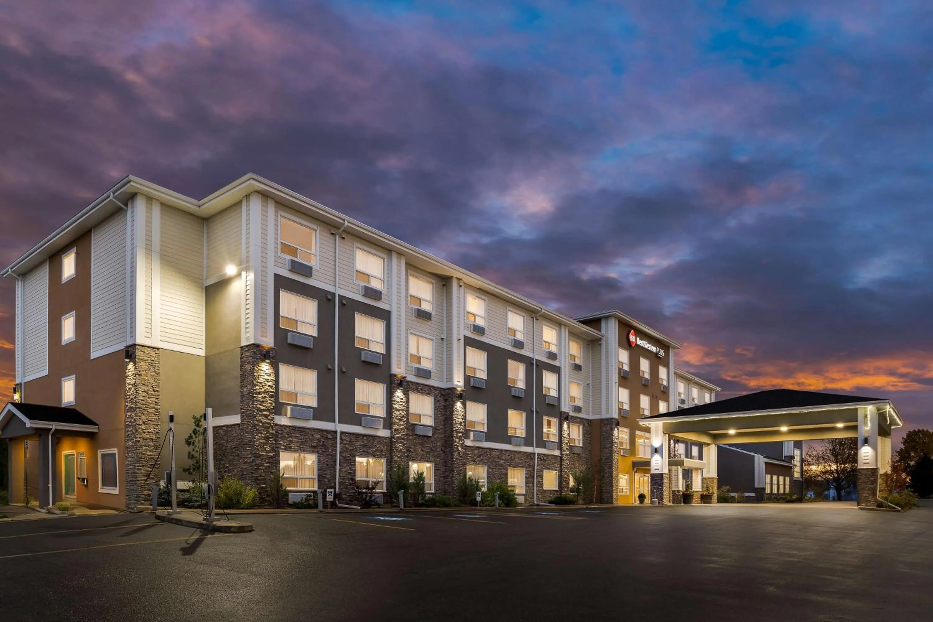 Property building in Best Western Plus Lacombe Inn and Suites