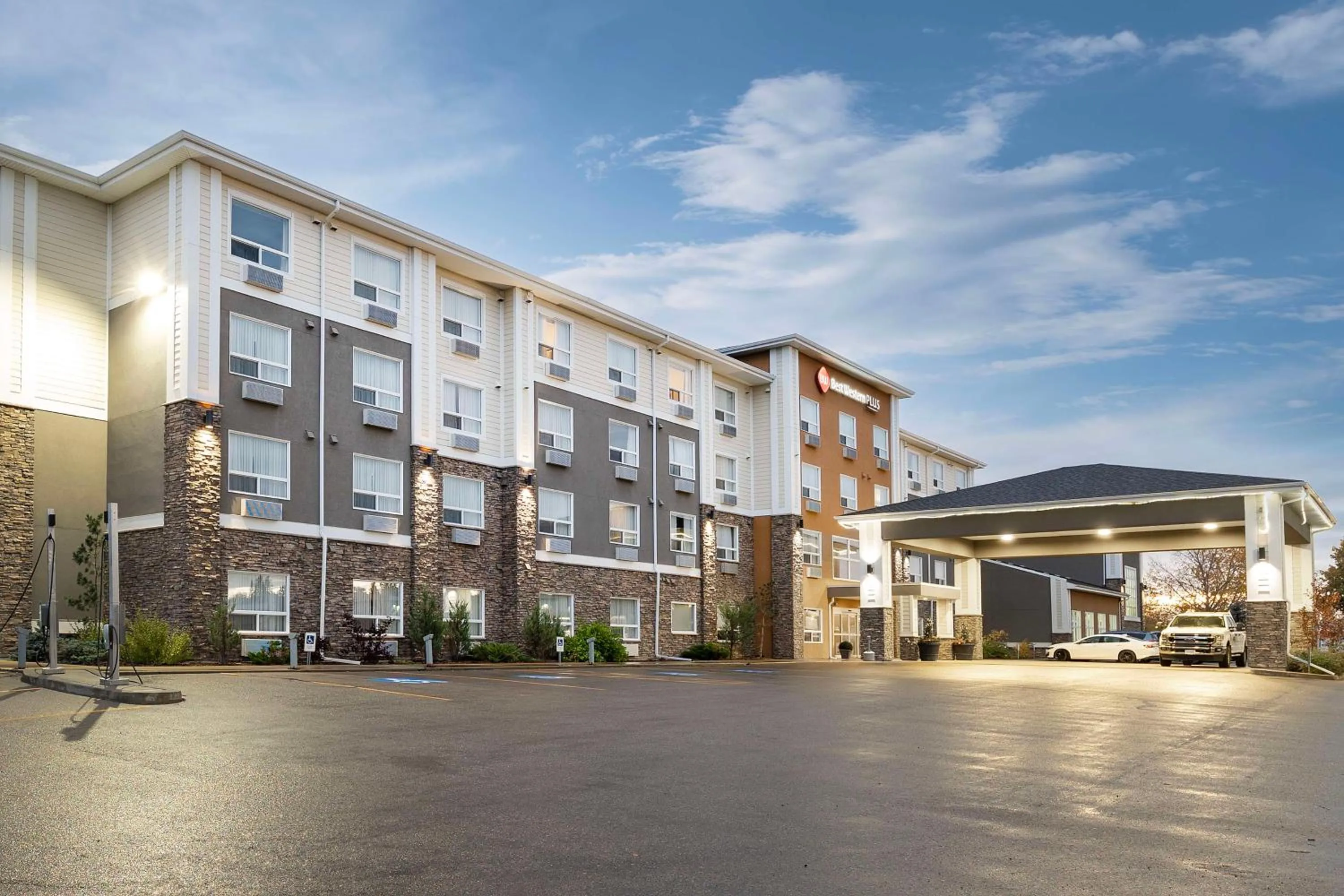 Property building in Best Western Plus Lacombe Inn and Suites