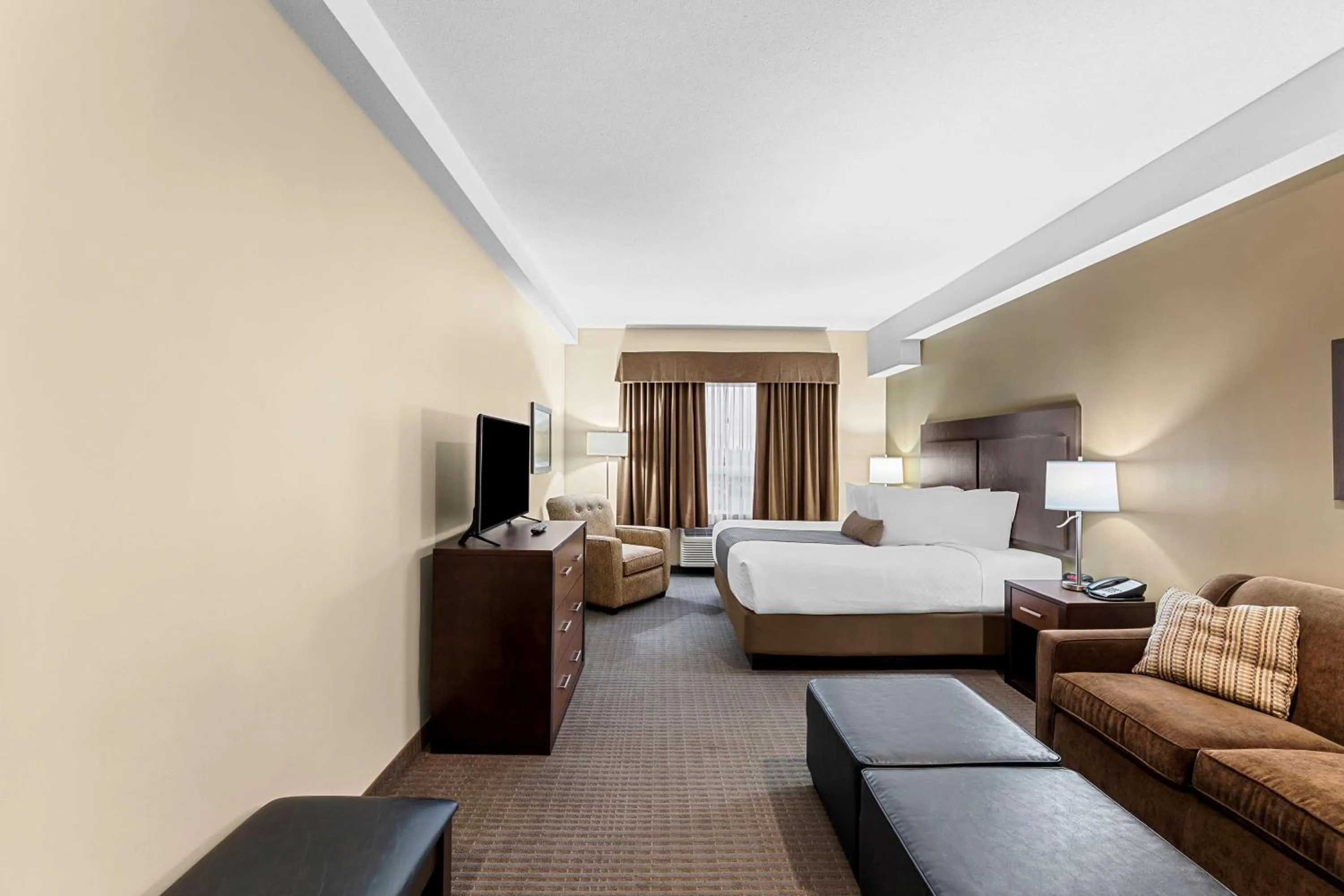 Spa and wellness centre/facilities, Bed in Best Western Plus Lacombe Inn and Suites