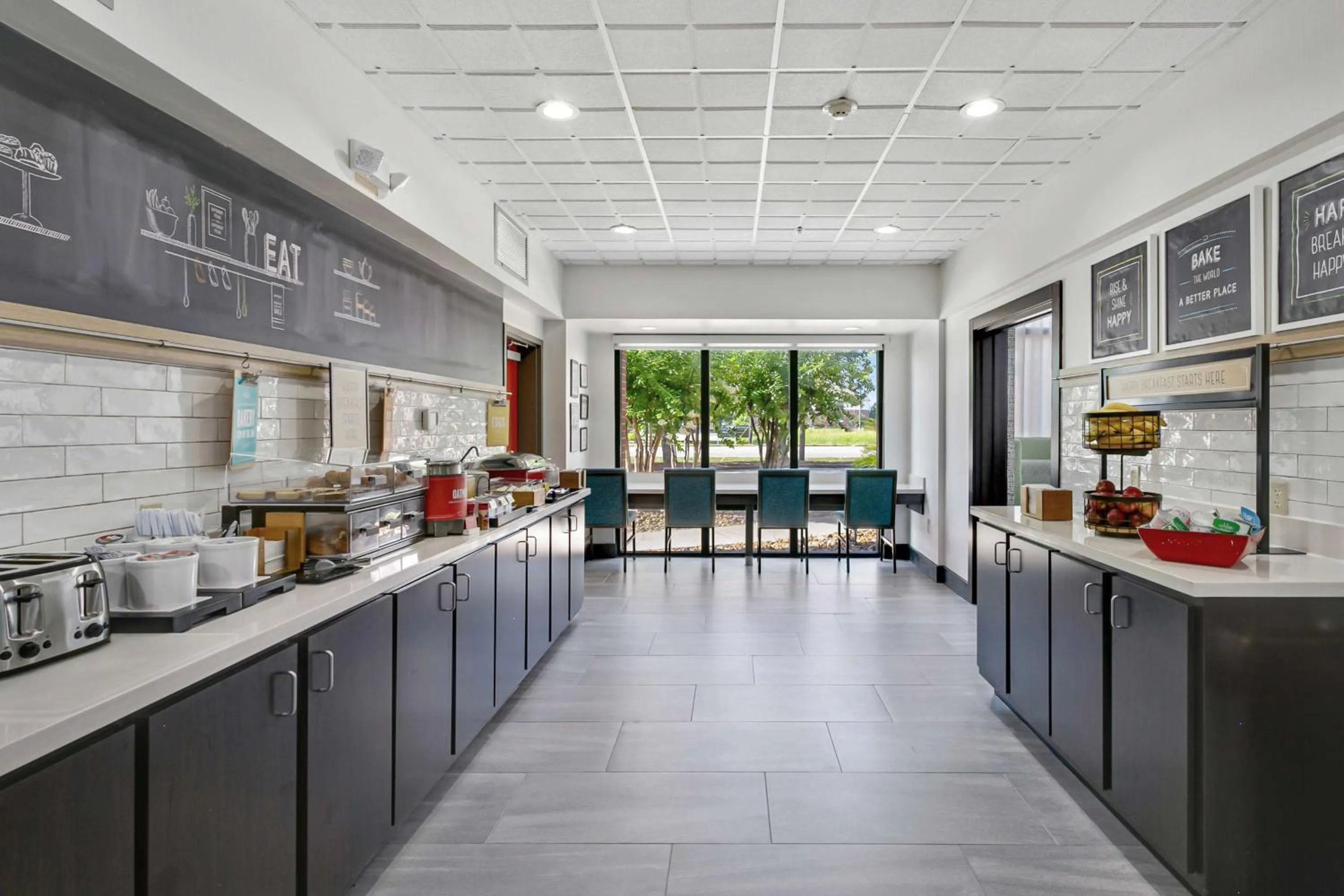 Breakfast in Hampton Inn Houston-Pearland, TX