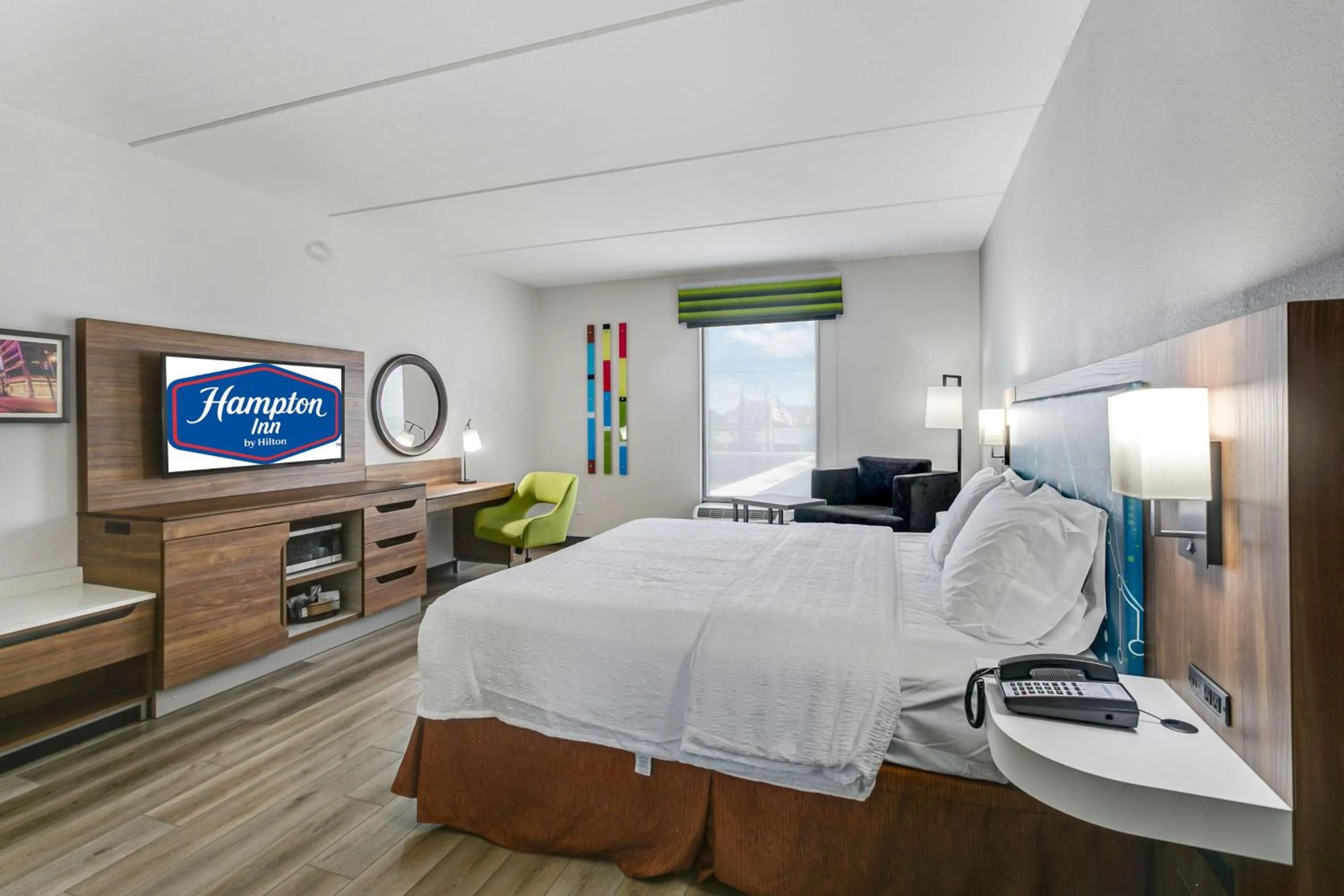 Bed in Hampton Inn Houston-Pearland, TX