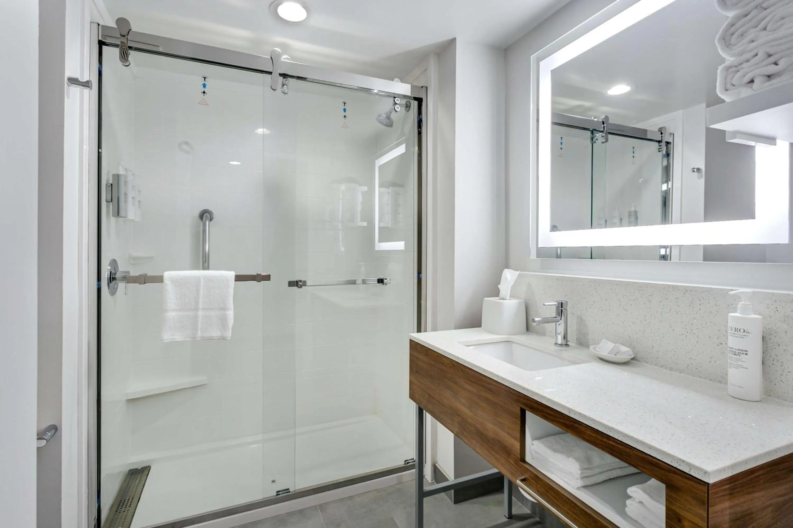 Bathroom in Hampton Inn Houston-Pearland, TX