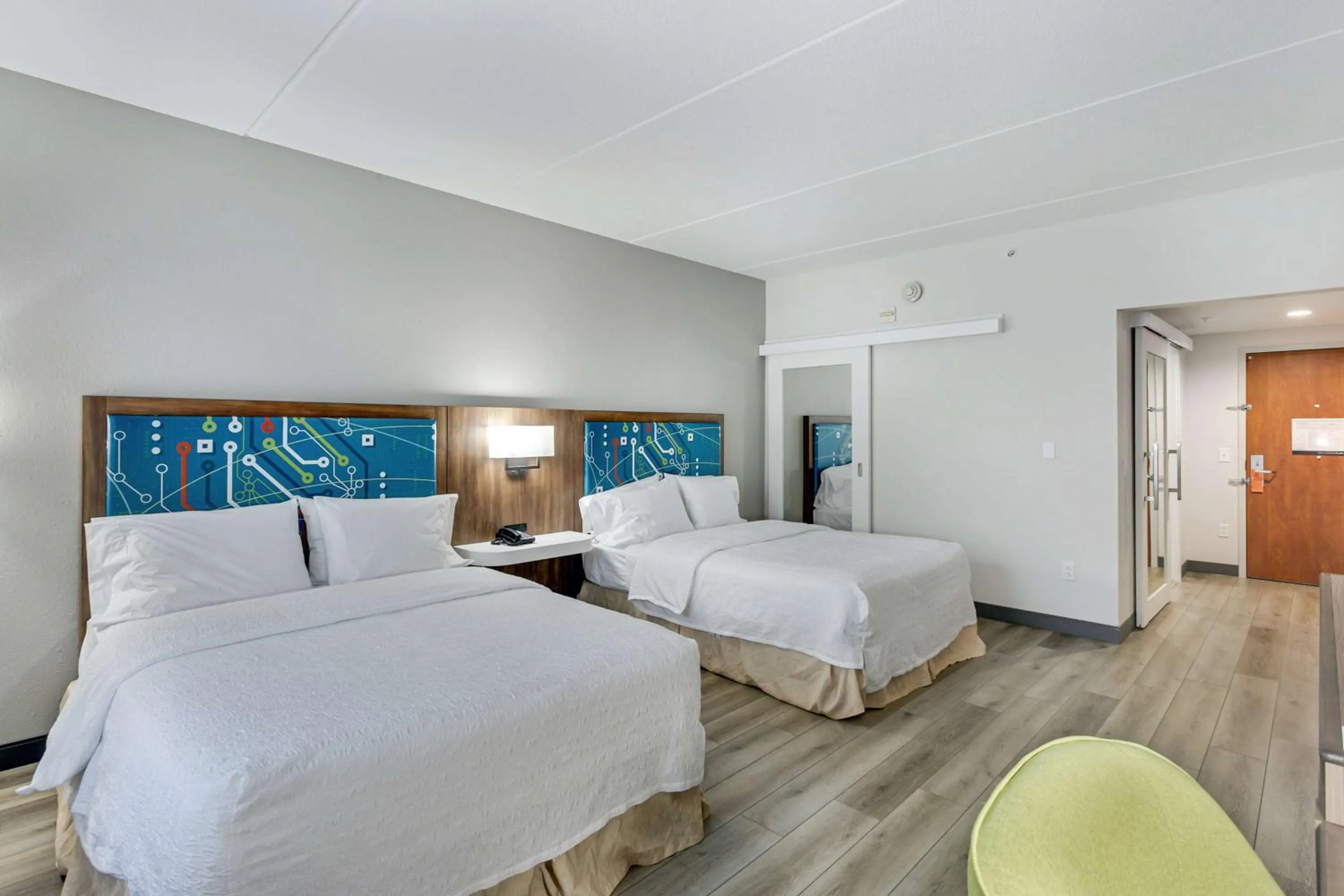 Bed in Hampton Inn Houston-Pearland, TX