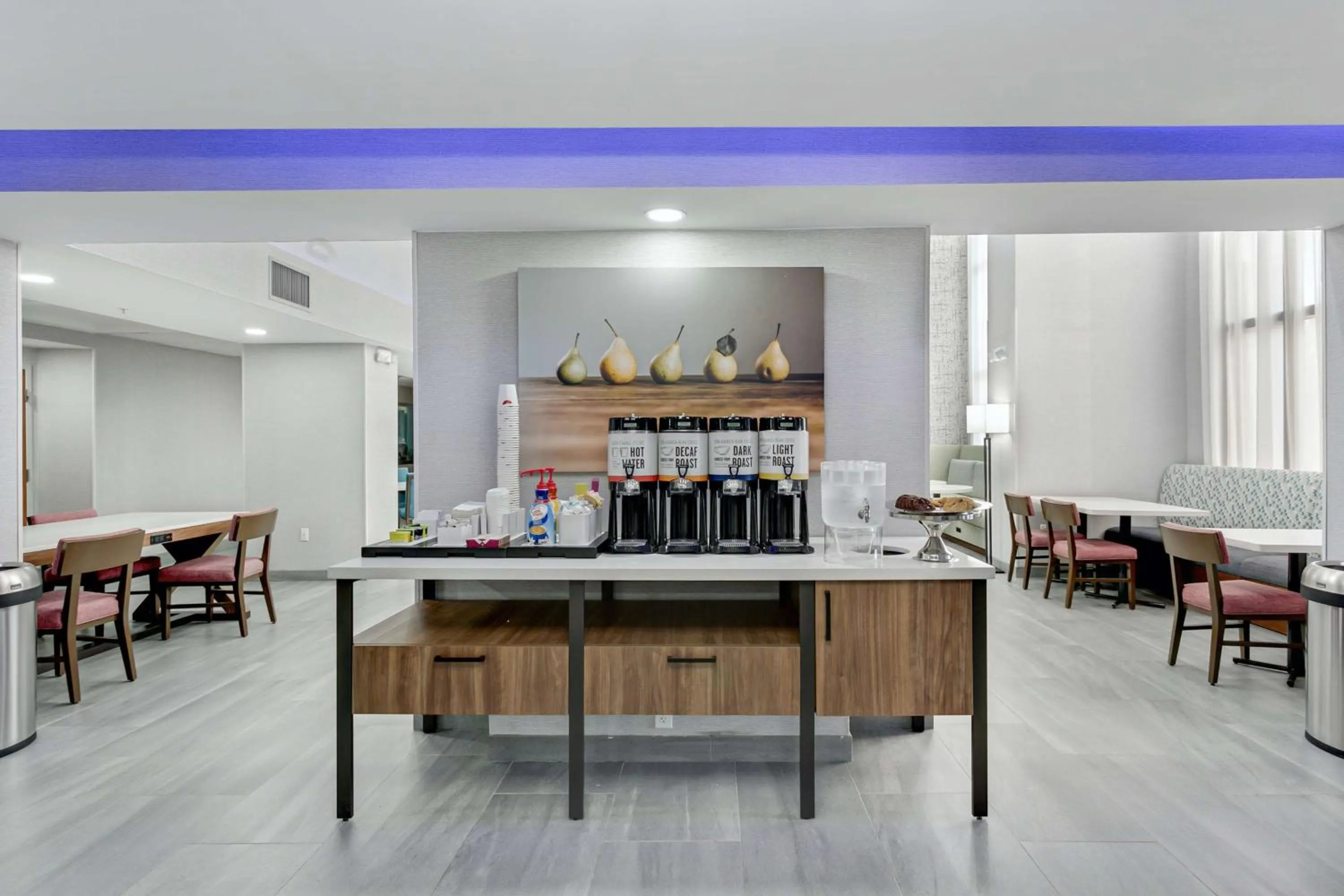 Dining area in Hampton Inn Houston-Pearland, TX