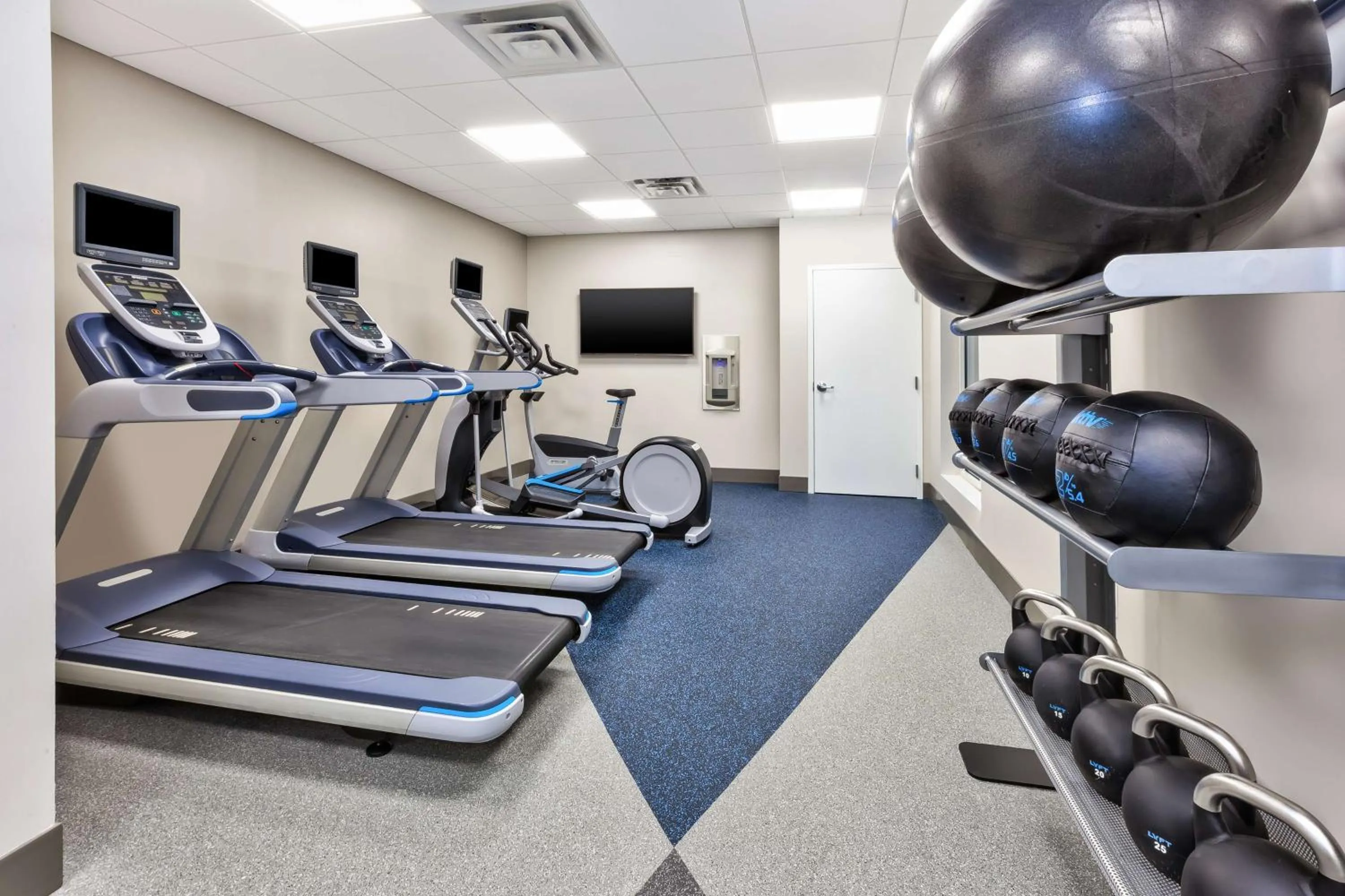 Fitness centre/facilities in Hilton Garden Inn Minneapolis Maple Grove