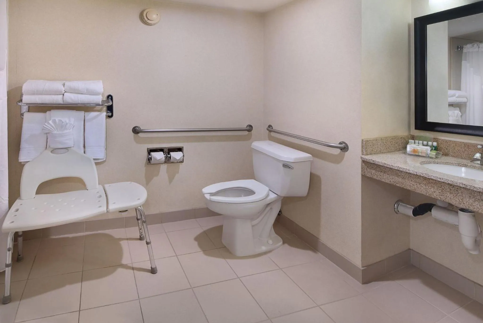 Photo of the whole room in Holiday Inn Hotel & Suites Anaheim by IHG