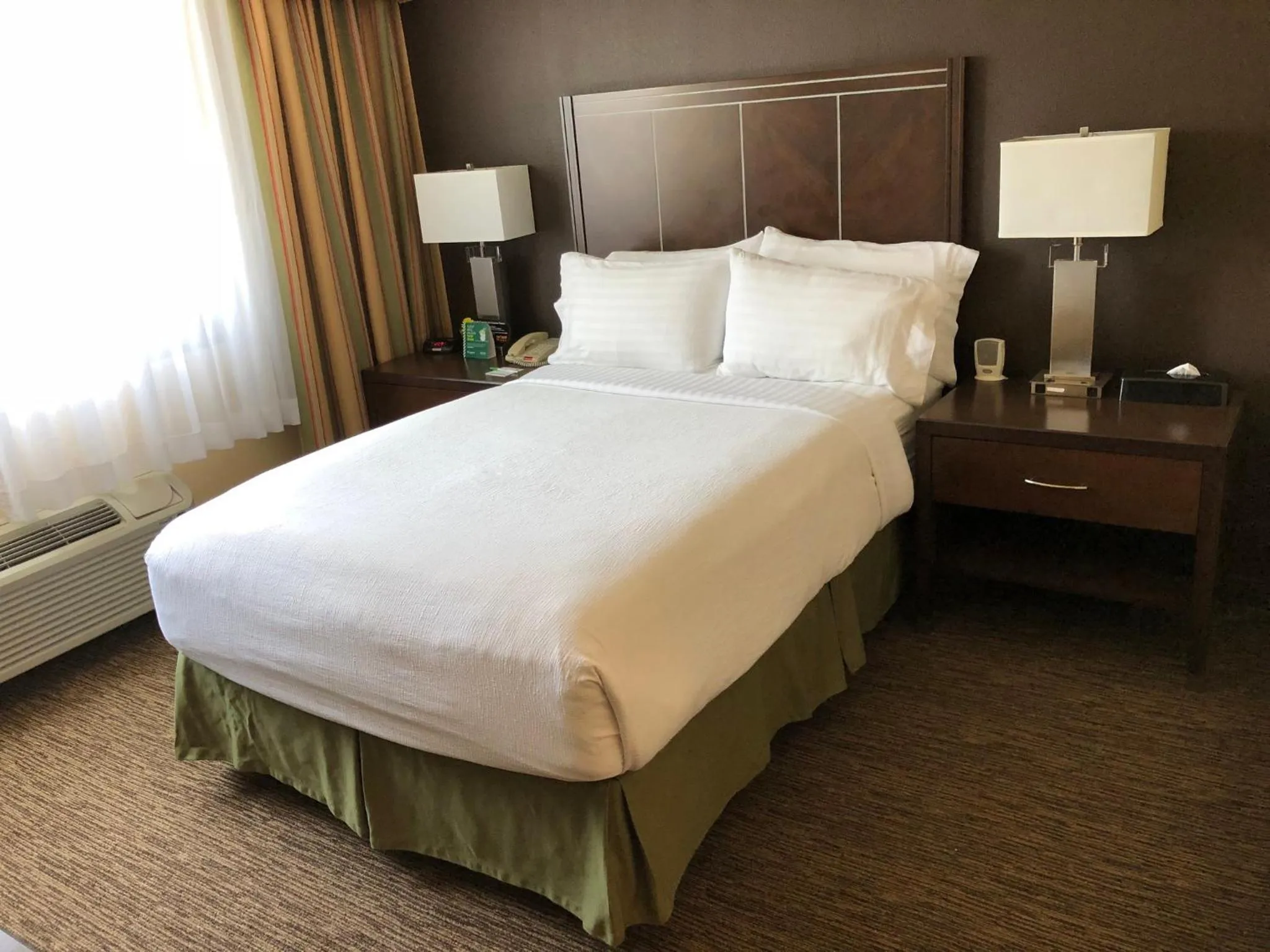 Photo of the whole room, Bed in Holiday Inn Hotel & Suites Anaheim by IHG
