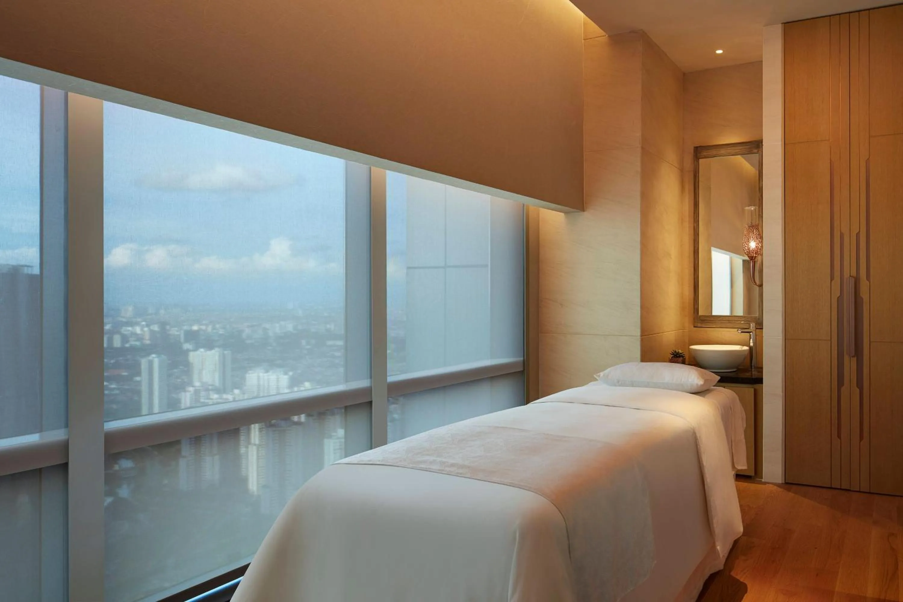 Spa and wellness centre/facilities, Bed in The Westin Jakarta