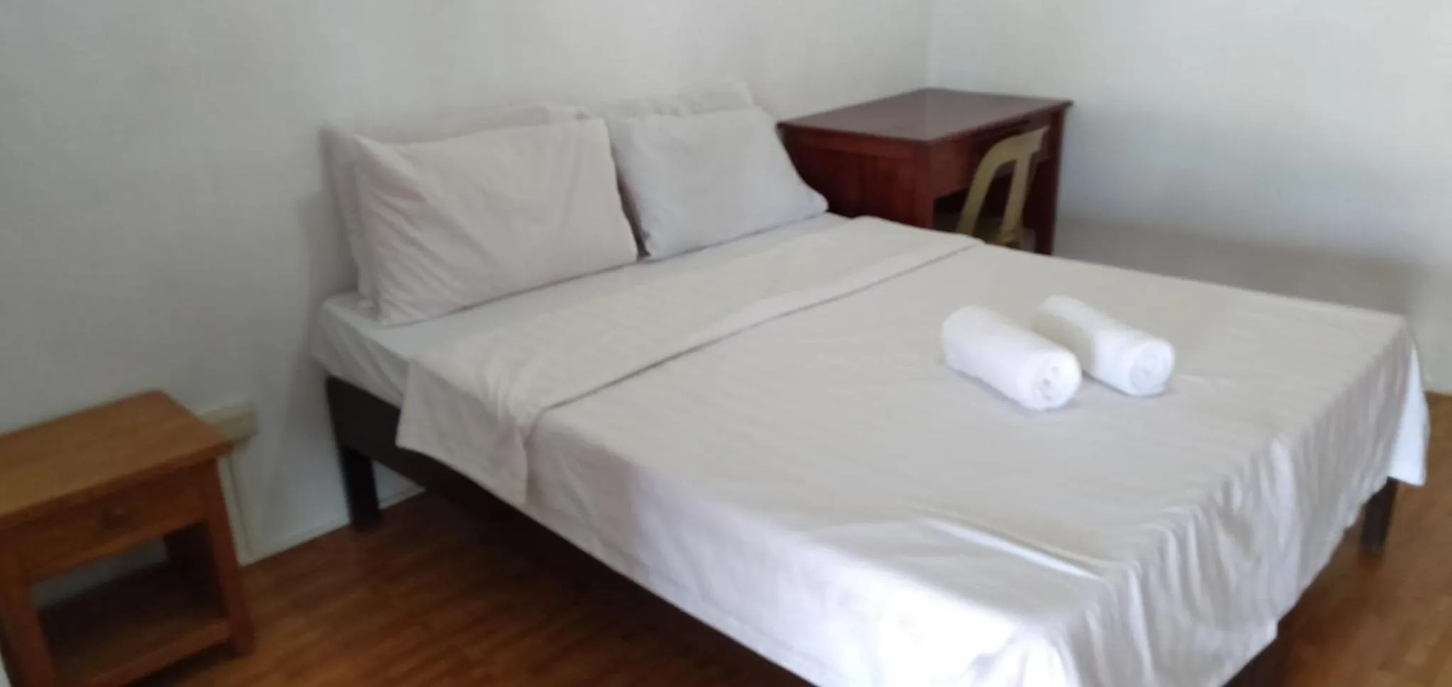 Bed in Happy Ripples Beach Resort