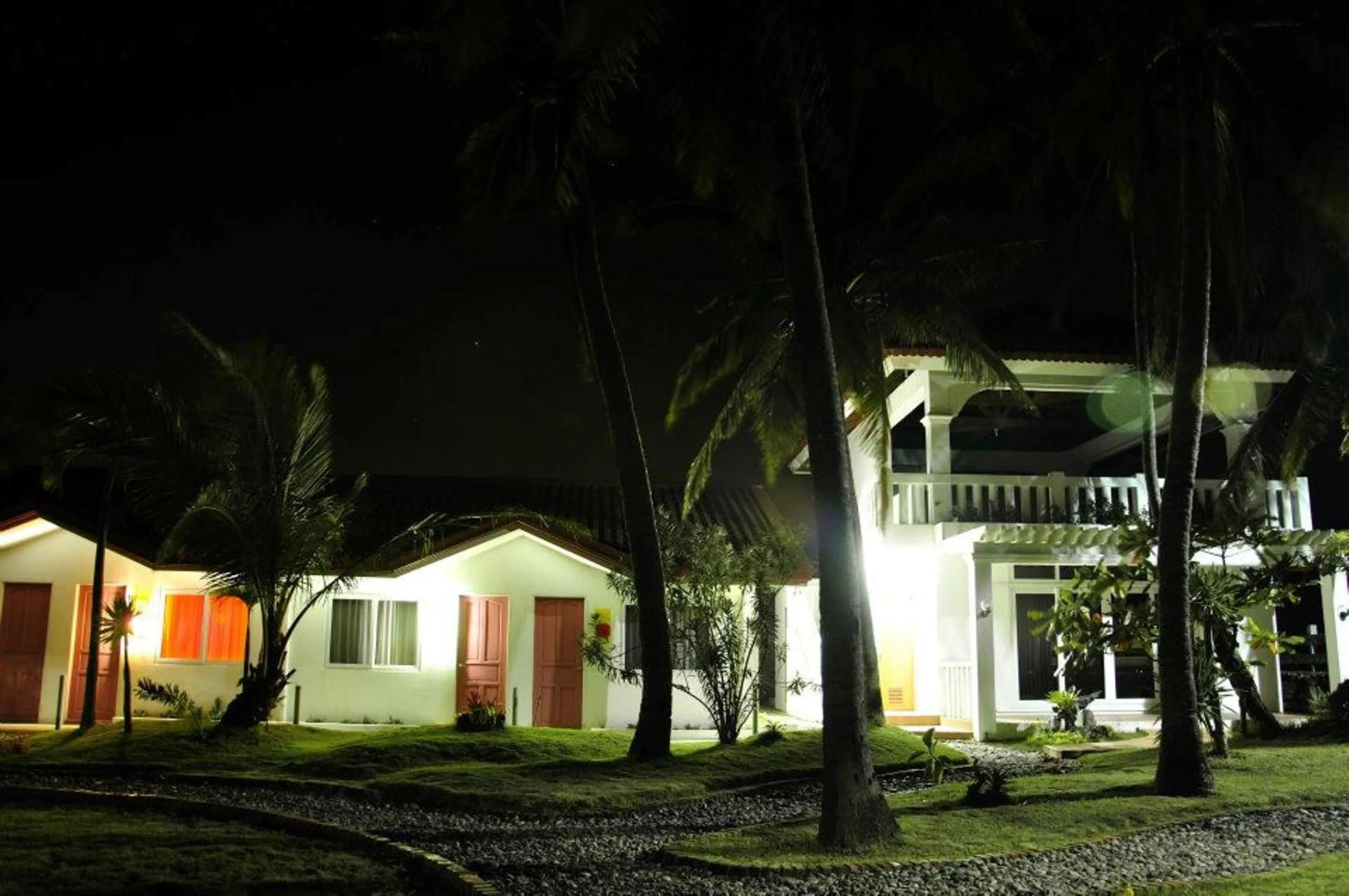 Property building in Happy Ripples Beach Resort