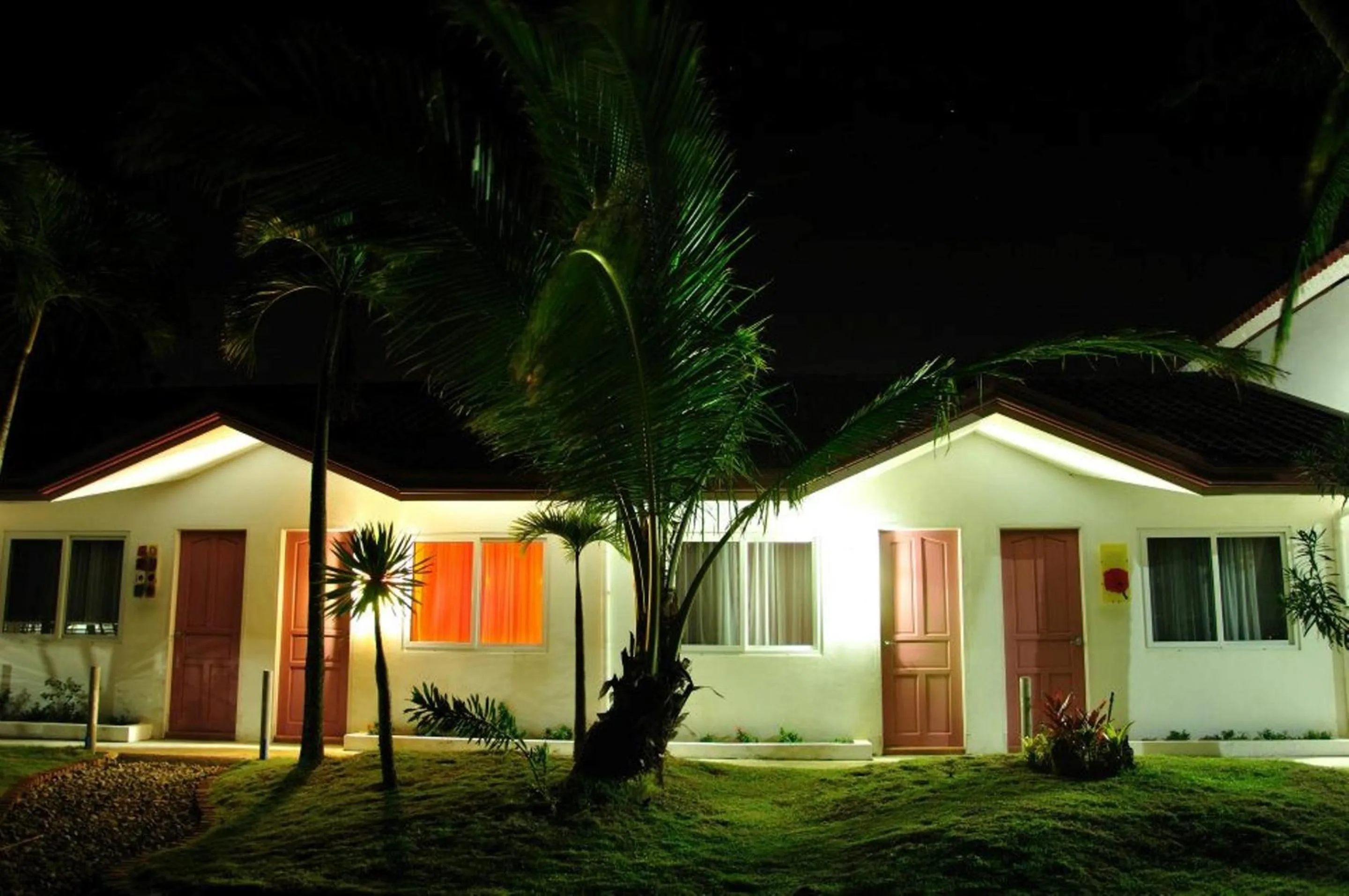Property building in Happy Ripples Beach Resort