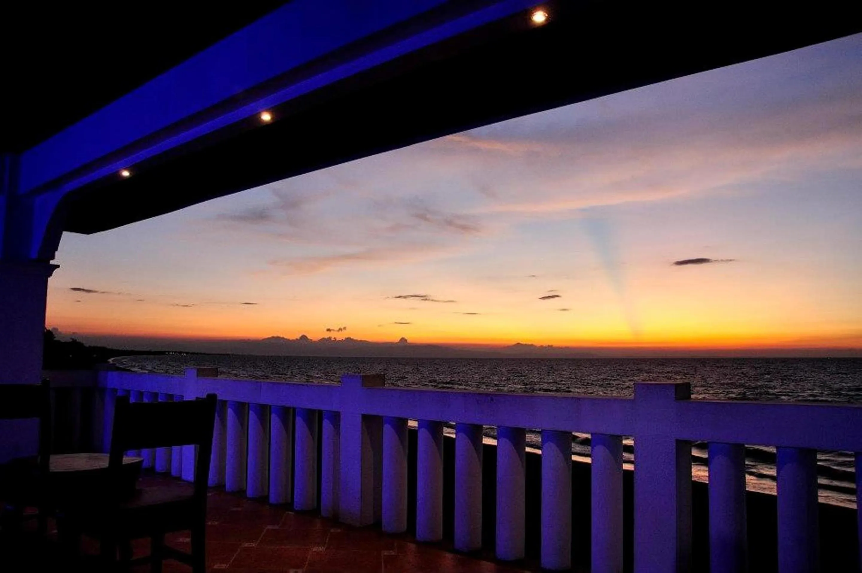 Lounge or bar in Happy Ripples Beach Resort