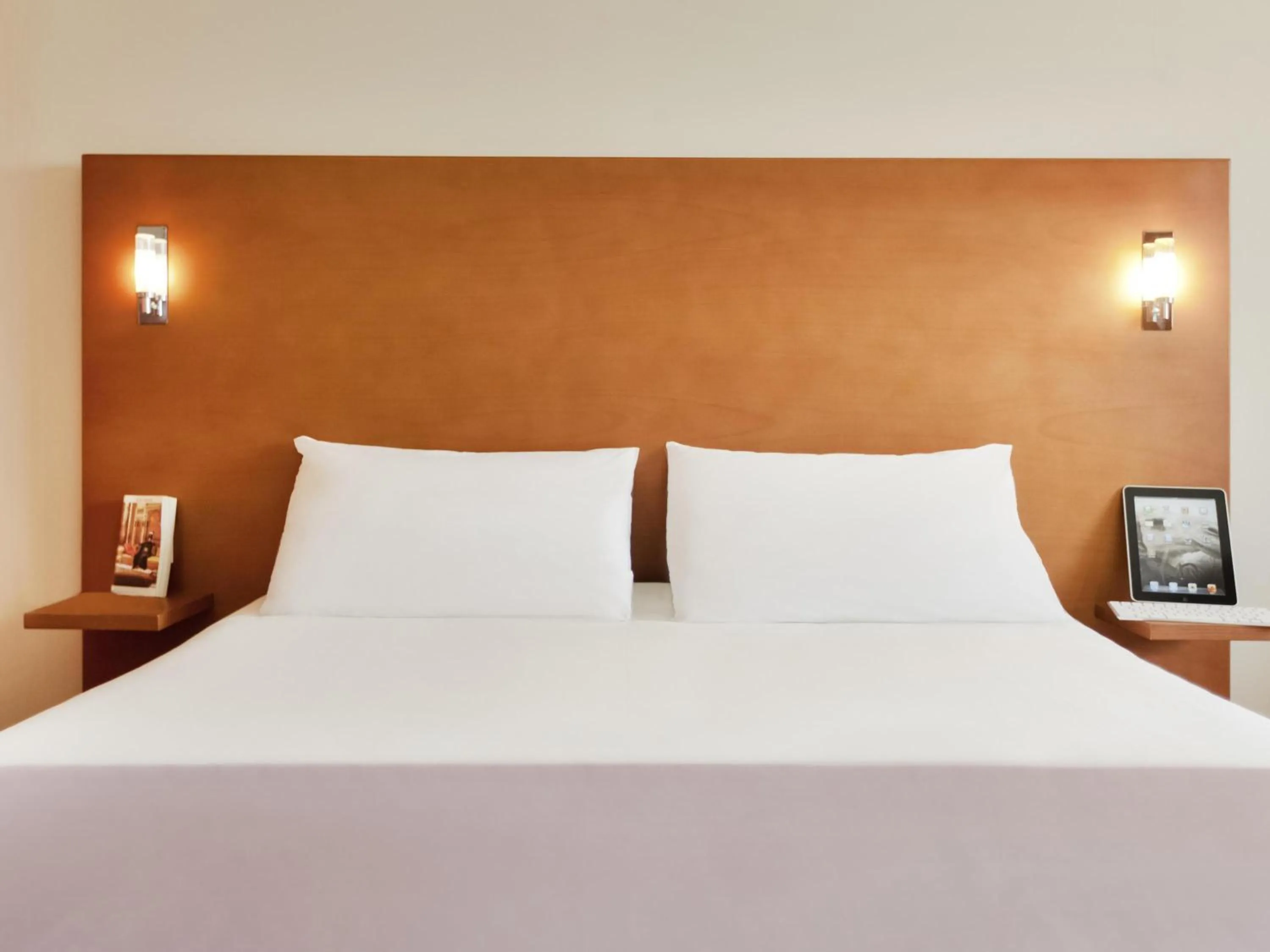 Bedroom, Bed in ibis Amman