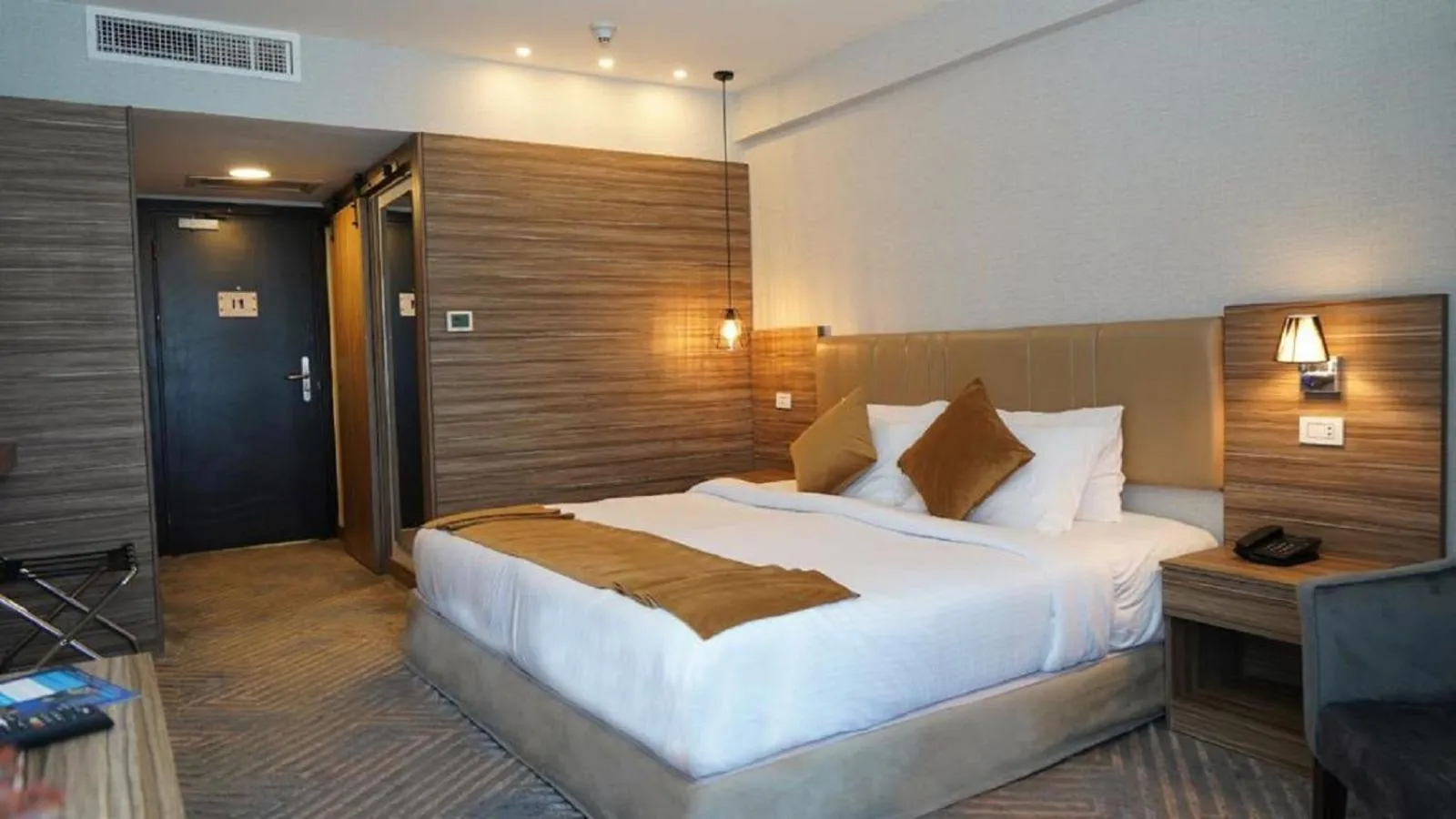 Communal lounge/ TV room, Bed in MENA Tyche Hotel Amman