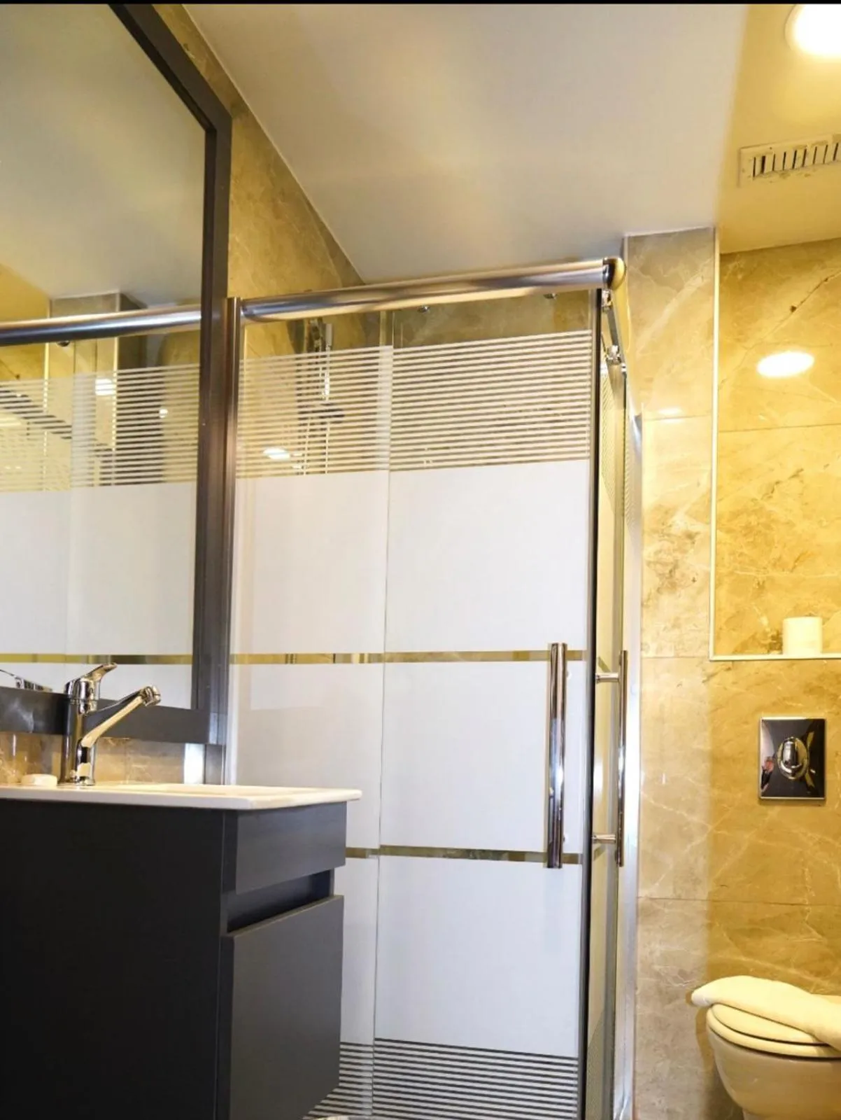 Shower in MENA Tyche Hotel Amman