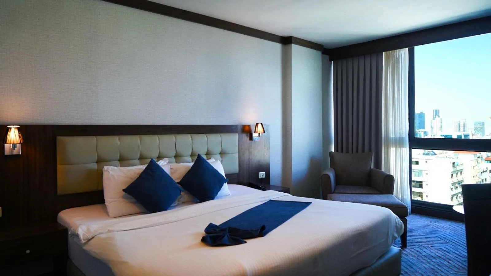 Communal lounge/ TV room, Bed in MENA Tyche Hotel Amman