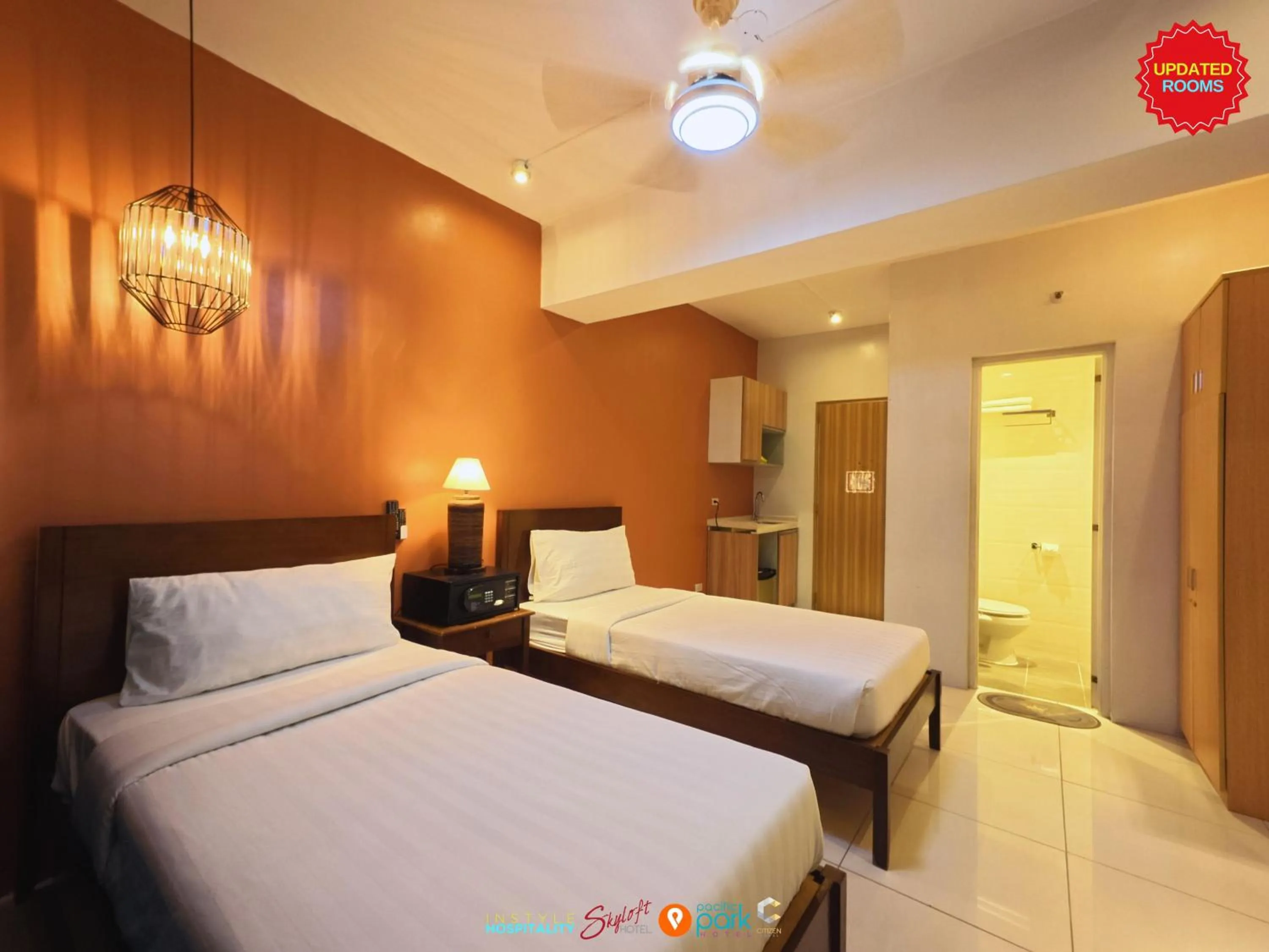 Bedroom, Bed in Pacific Park Hotel