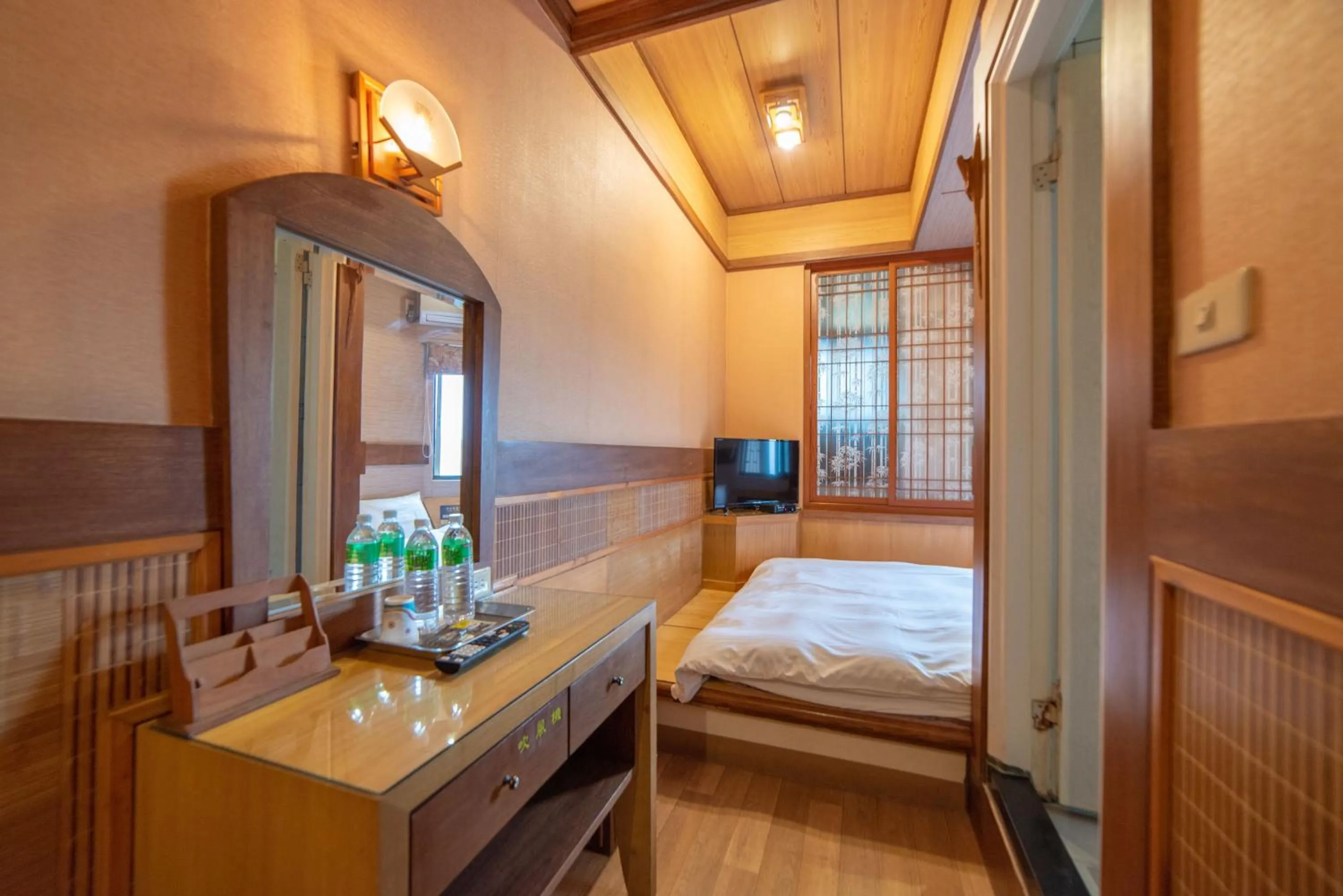 Photo of the whole room, Bed in Shankou Hotspring Hotel