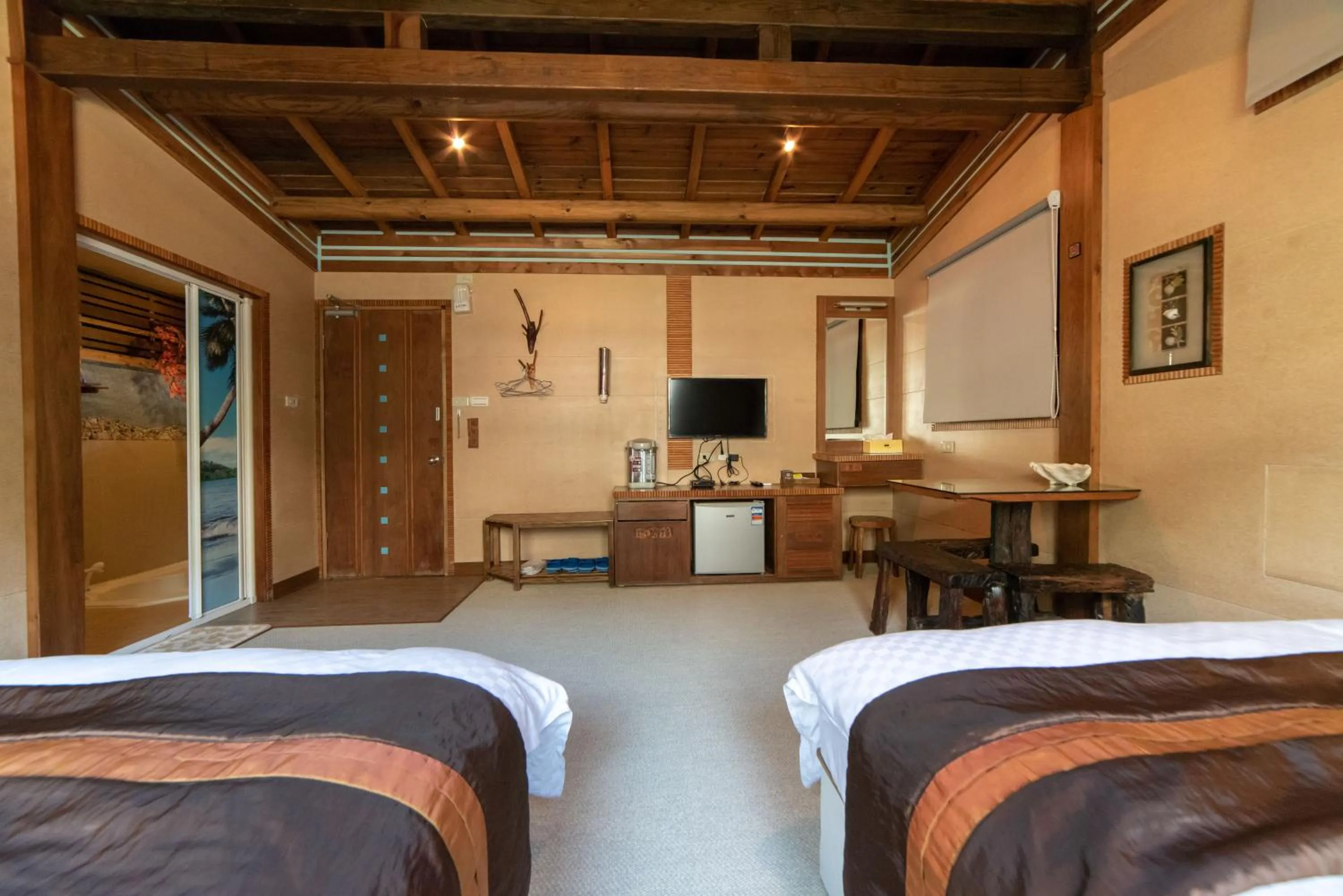 Photo of the whole room, Bed in Shankou Hotspring Hotel