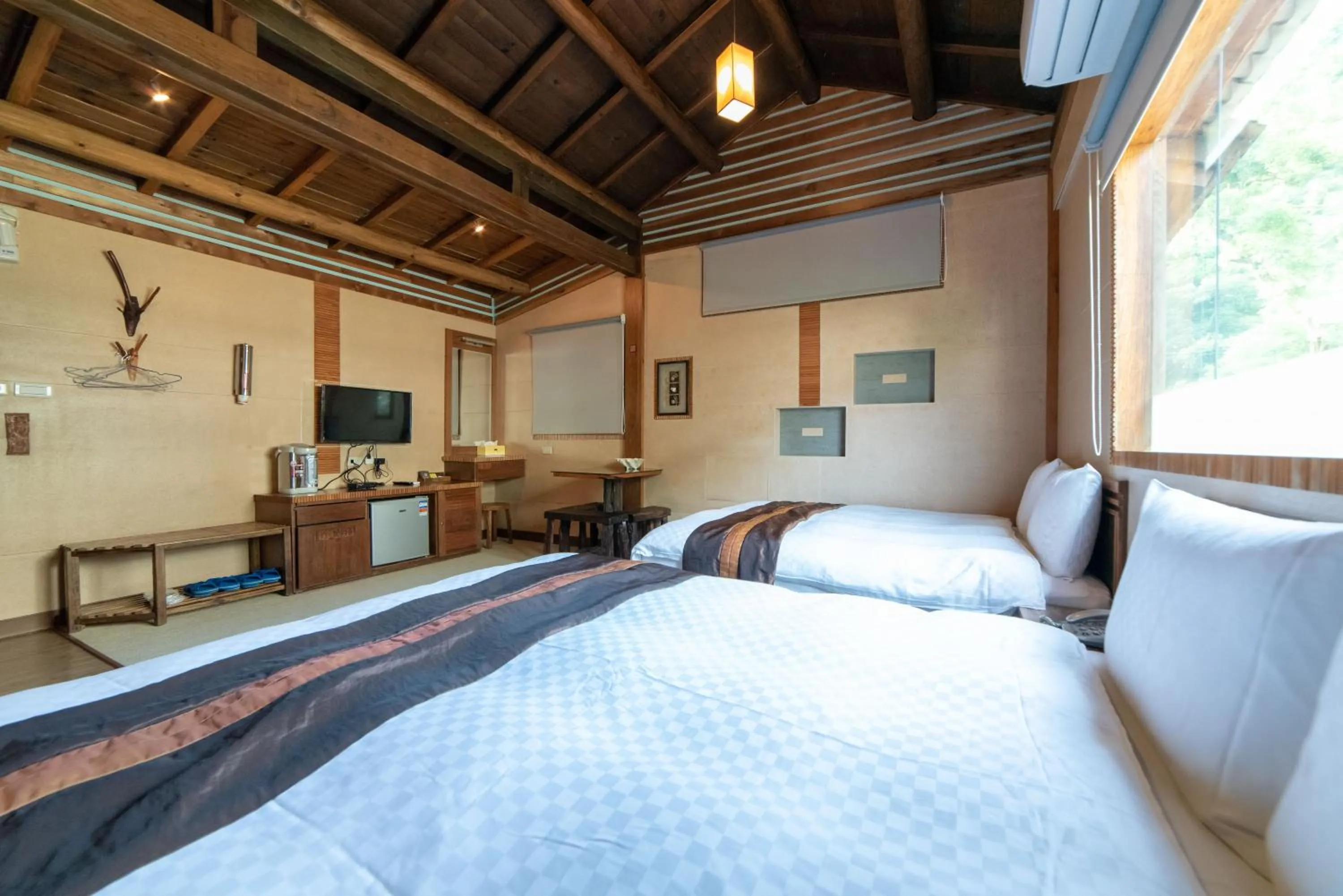 Photo of the whole room, Bed in Shankou Hotspring Hotel