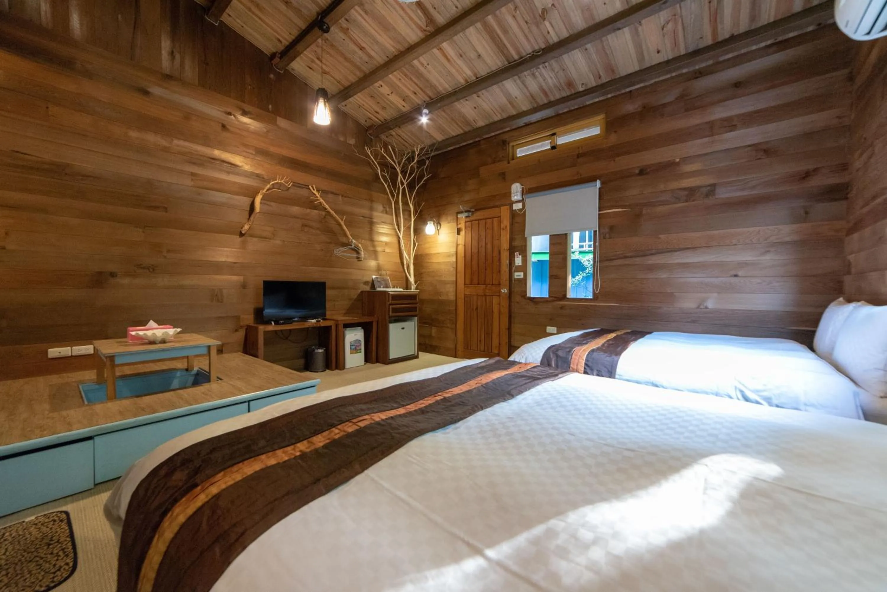 Photo of the whole room, Bed in Shankou Hotspring Hotel