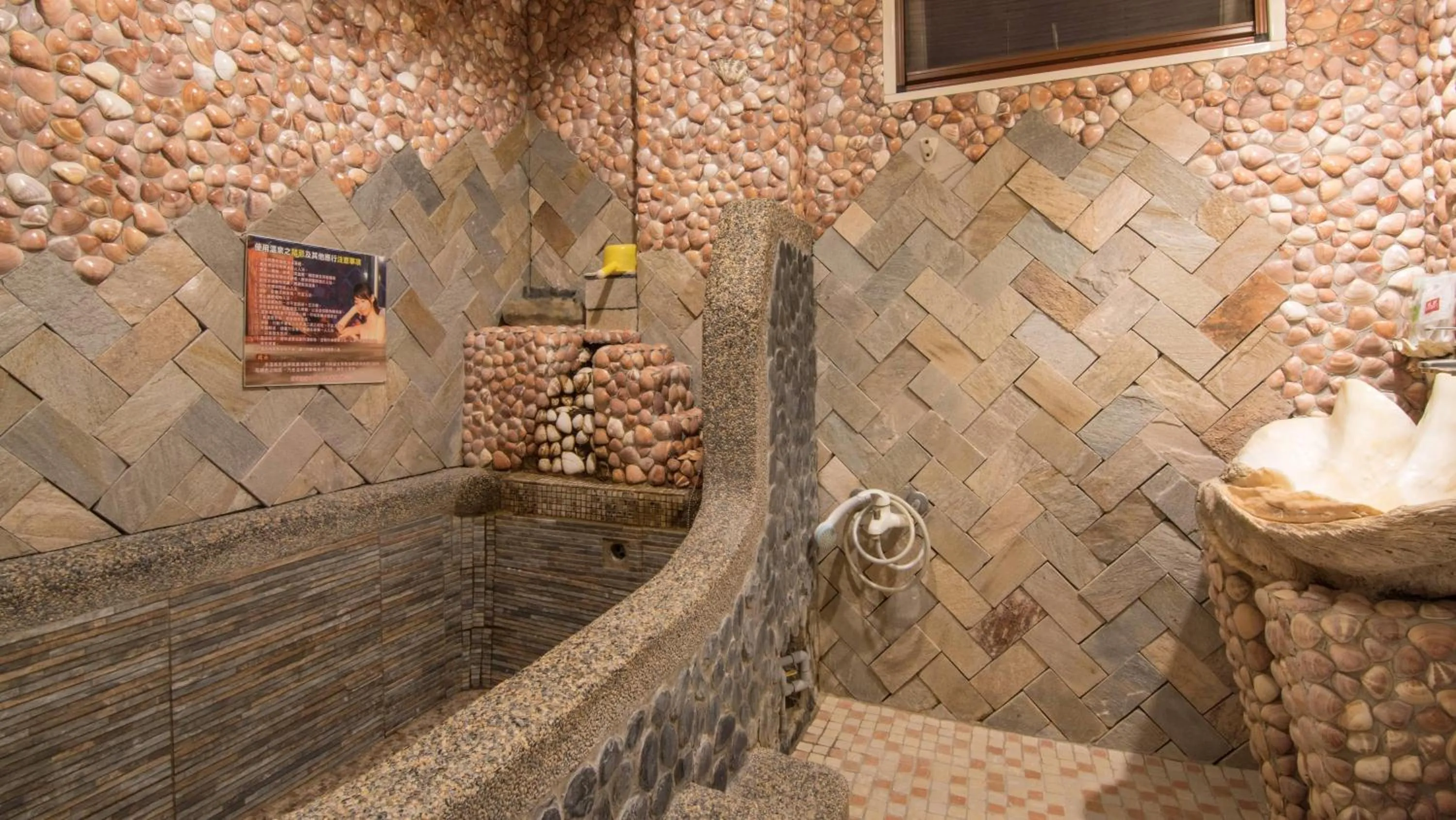 Photo of the whole room in Shankou Hotspring Hotel