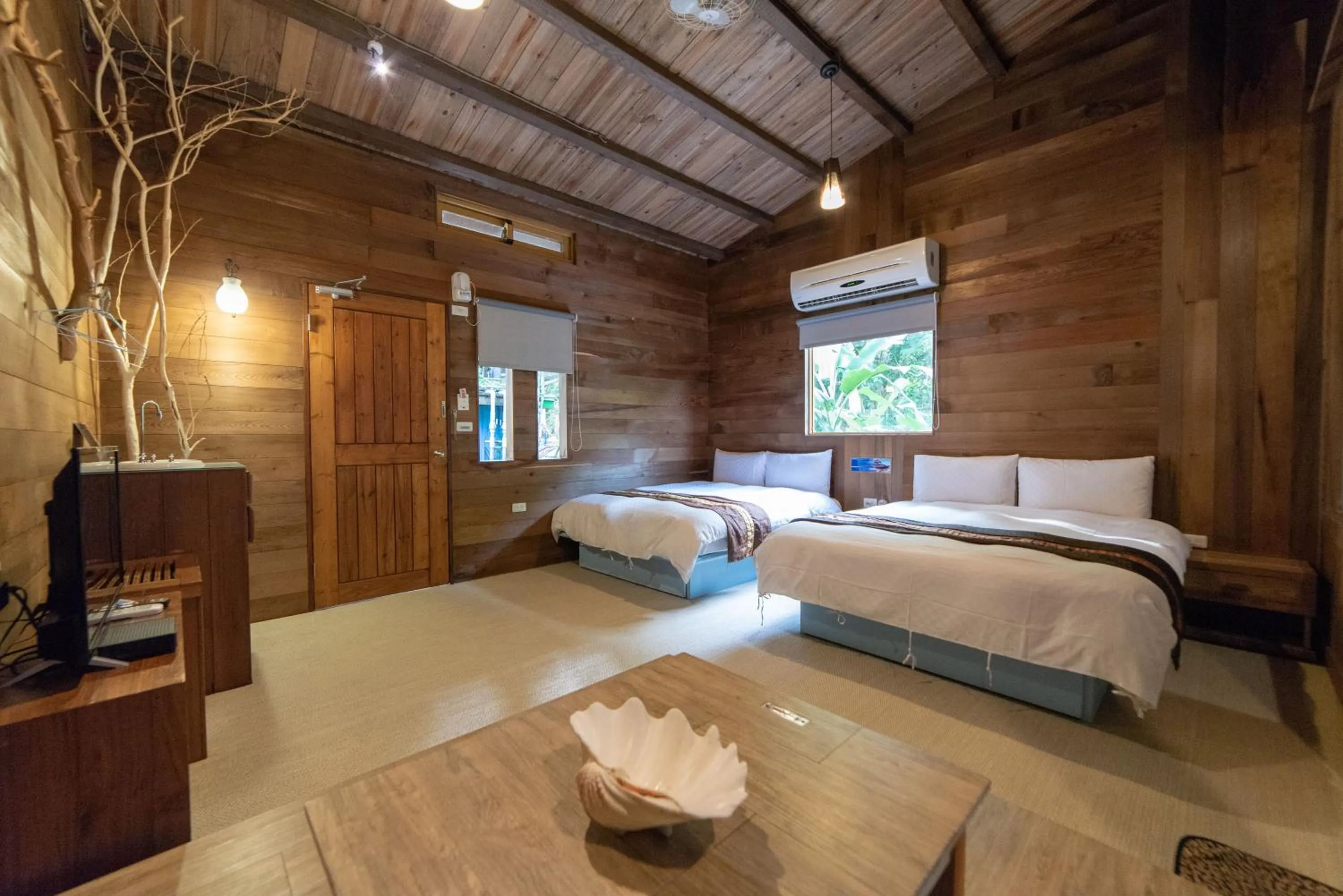 Photo of the whole room, Bed in Shankou Hotspring Hotel