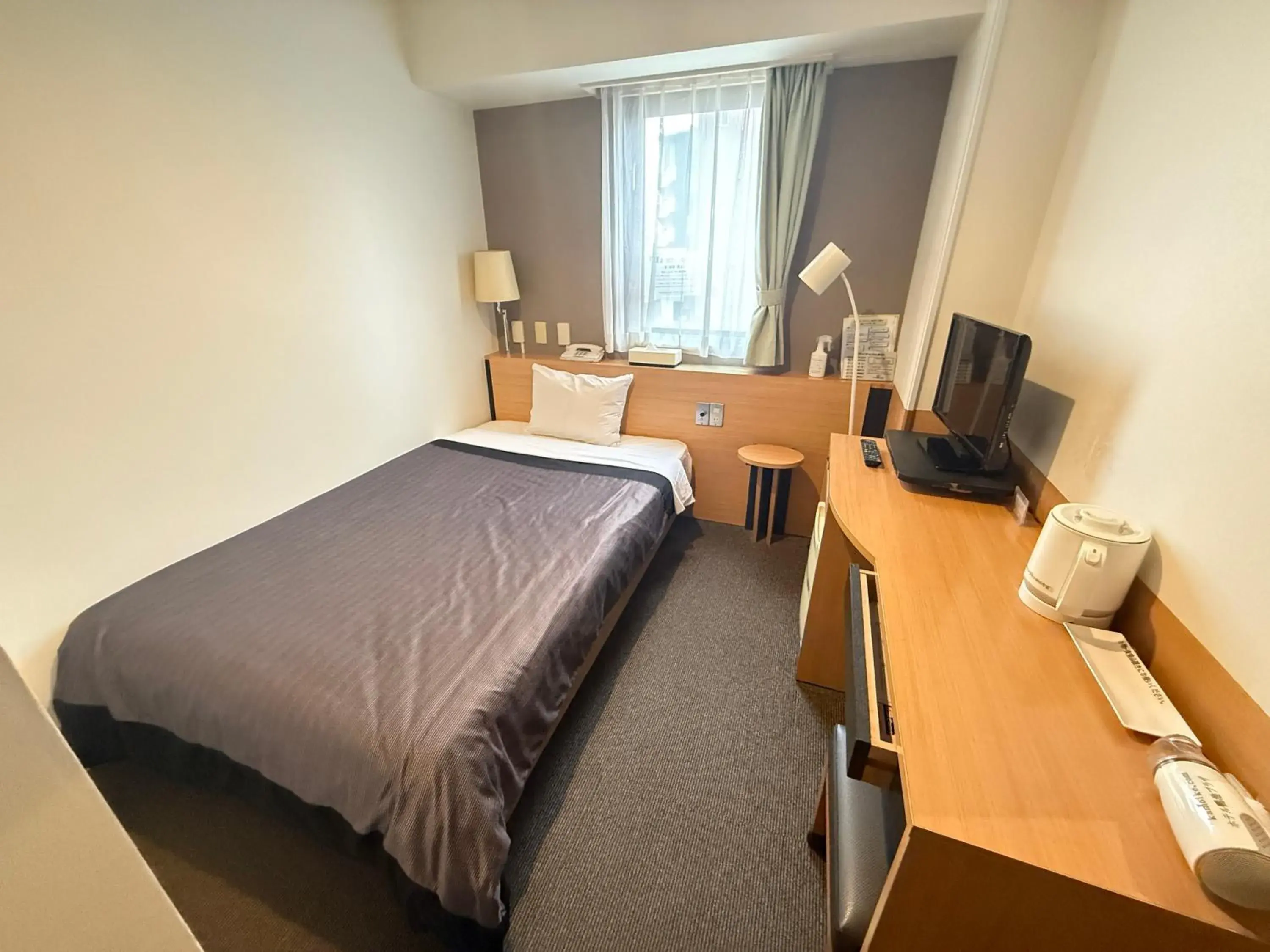 Double Room with Small Double Bed - single occupancy - Smoking in Hotel Kamoike Plaza Double Room with Small Double Bed - single occupancy - Smoking in Hotel Kamoike Plaza