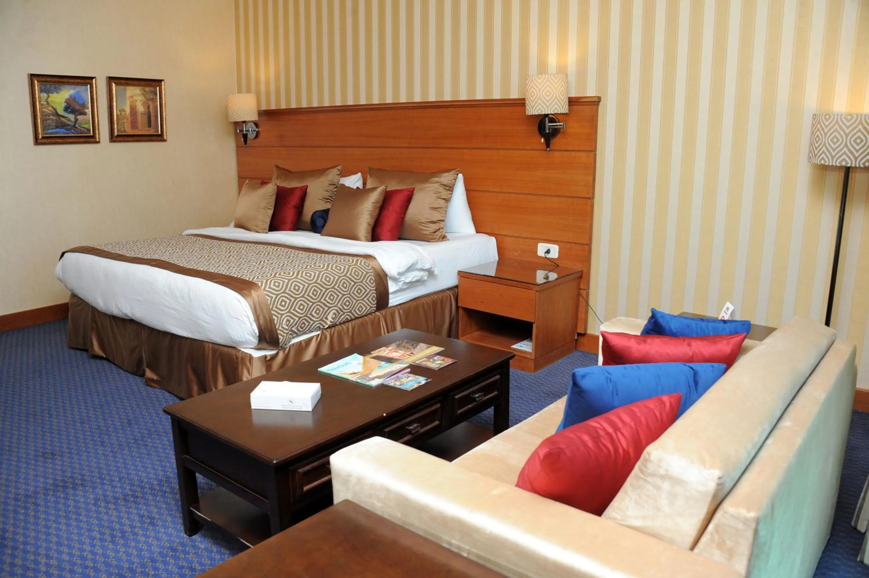 Property building, Bed in Sadeen Amman Hotel