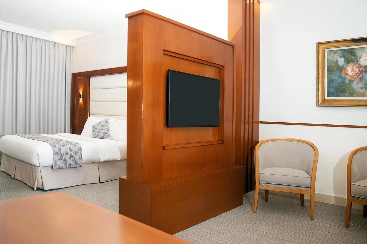 Bed in Sadeen Amman Hotel