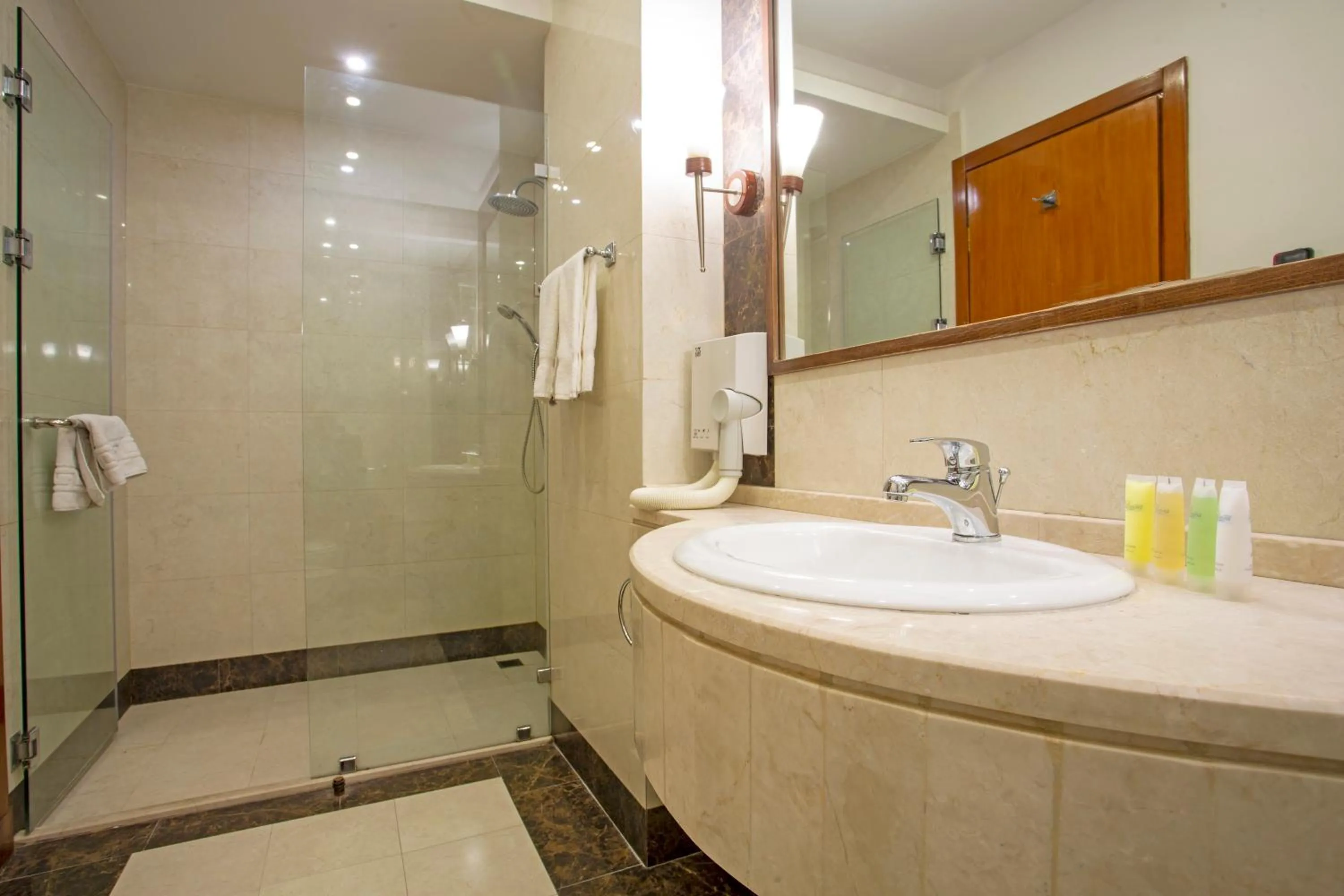 Shower in Sadeen Amman Hotel