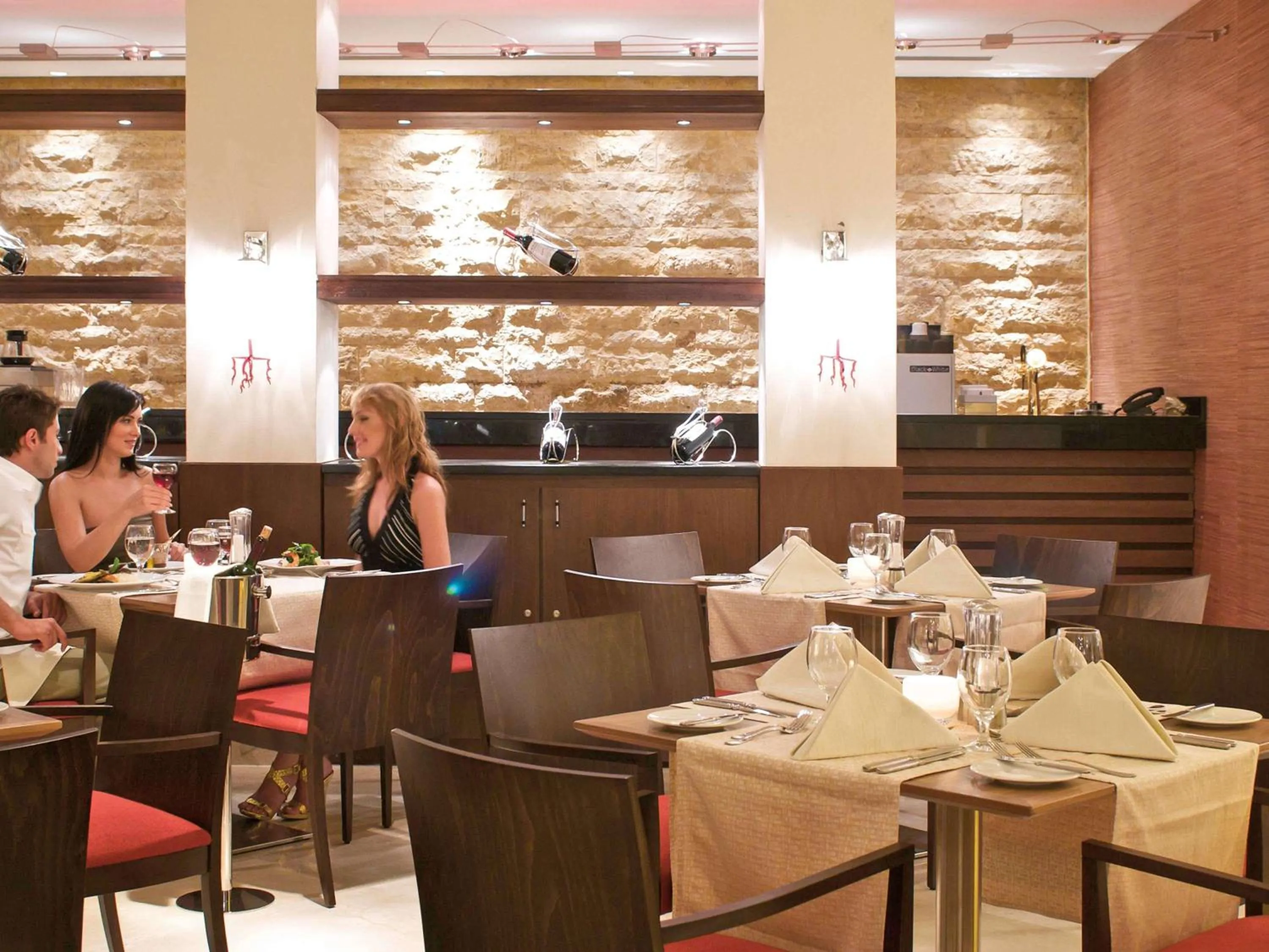 Restaurant/places to eat in Mövenpick Resort & Spa Tala Bay Aqaba