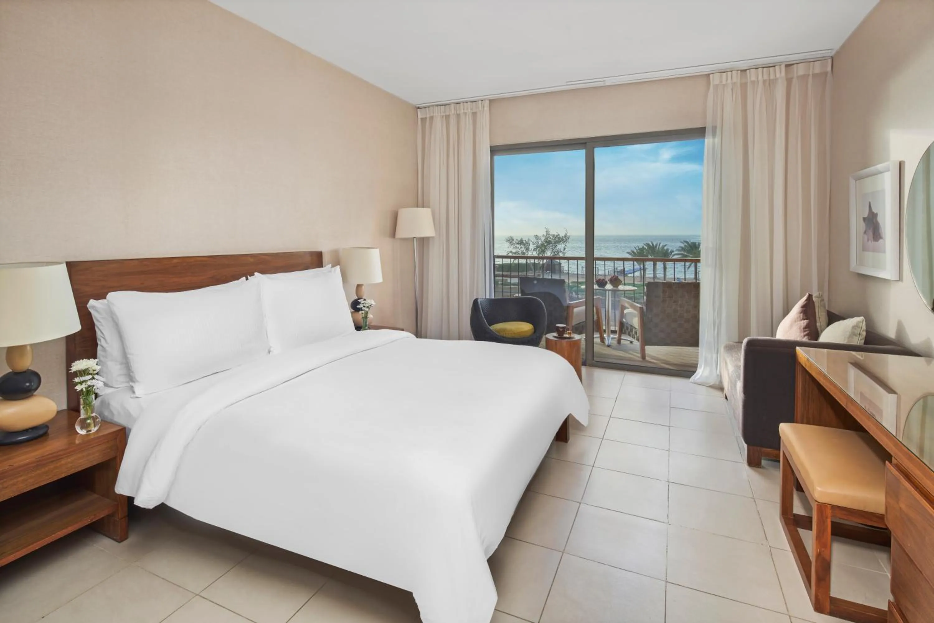 Bed in Mövenpick Resort & Spa Tala Bay Aqaba