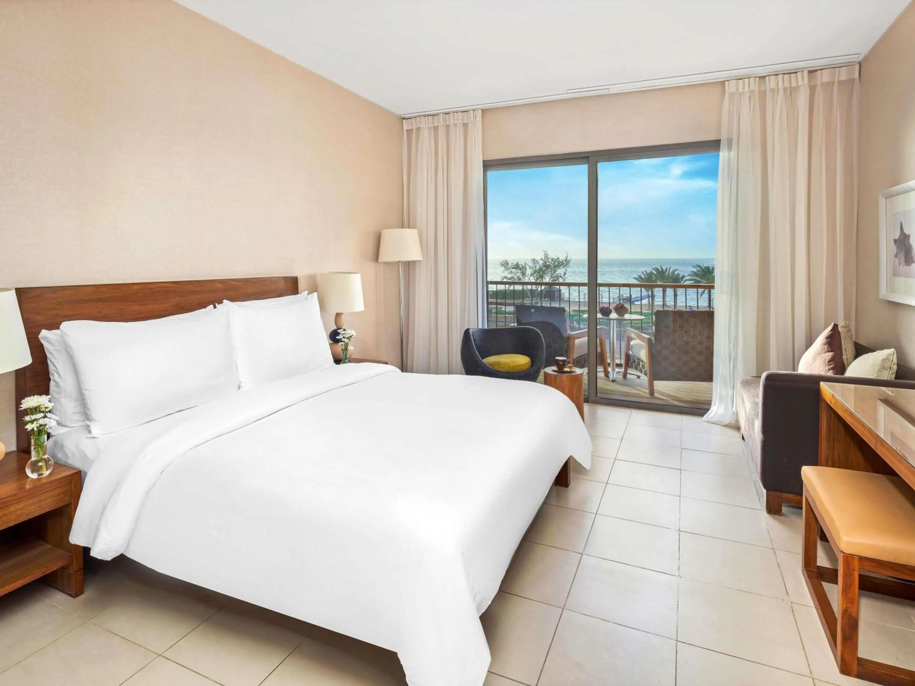 Bedroom, Bed in Mövenpick Resort & Spa Tala Bay Aqaba