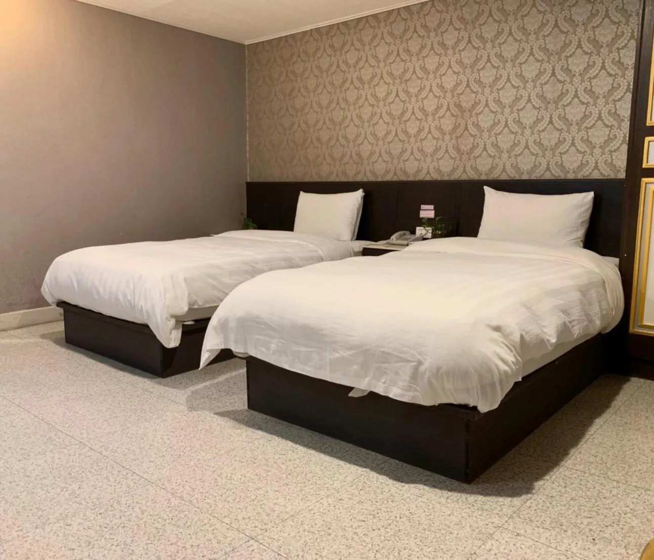 Bed in Jing Dian Business Hotel