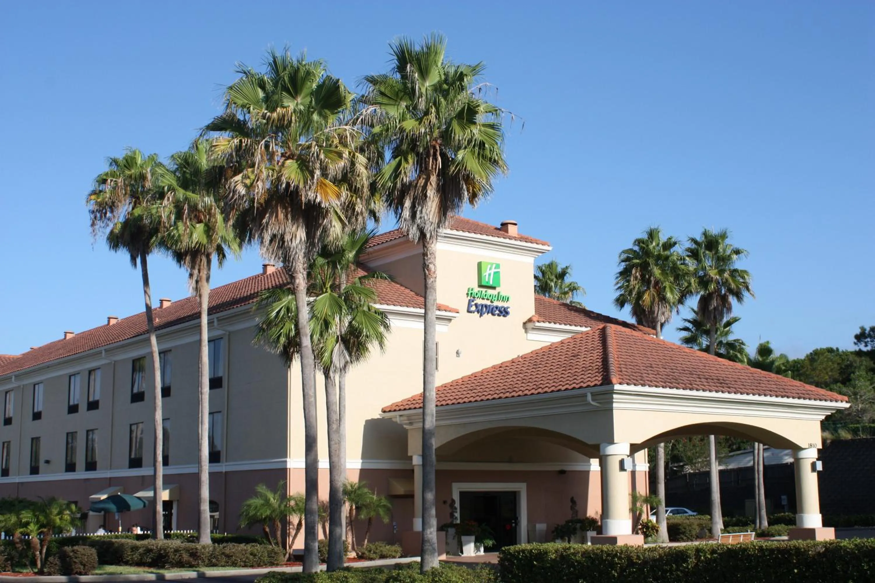 Property building in Holiday Inn Express - Clermont by IHG