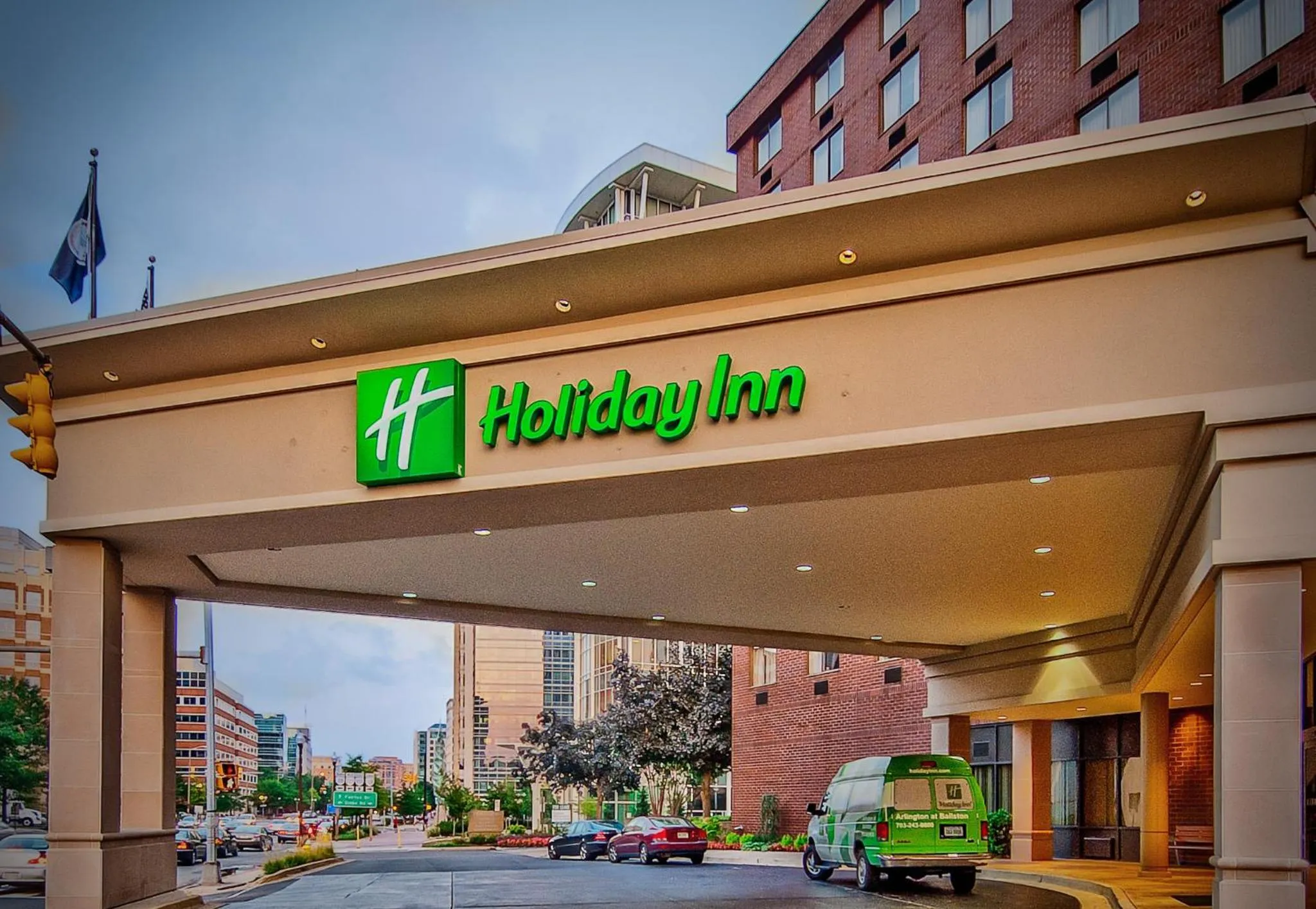 Property building in Holiday Inn Arlington at Ballston by IHG