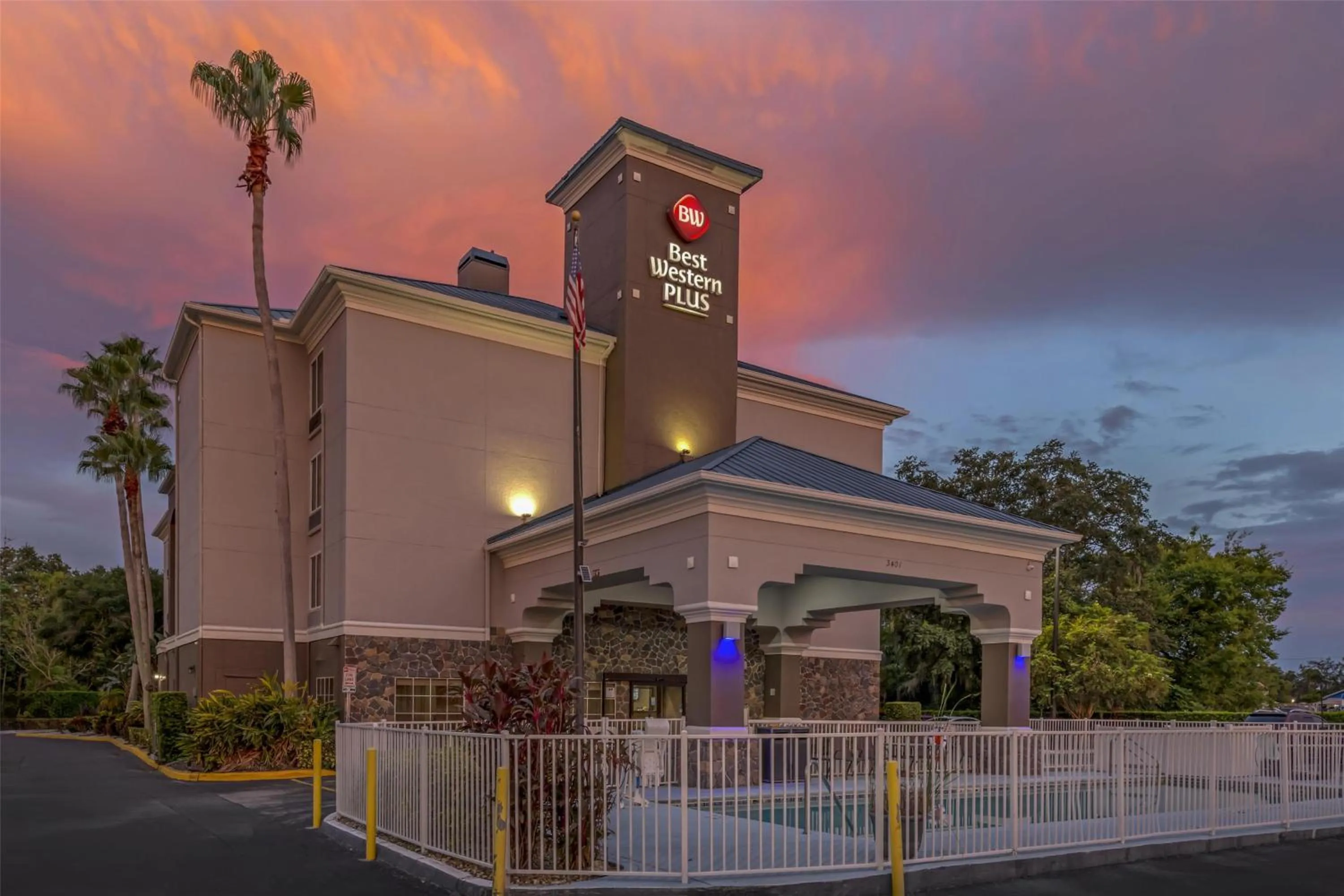 Property building in Best Western Plus Sanford Airport/Lake Mary Hotel
