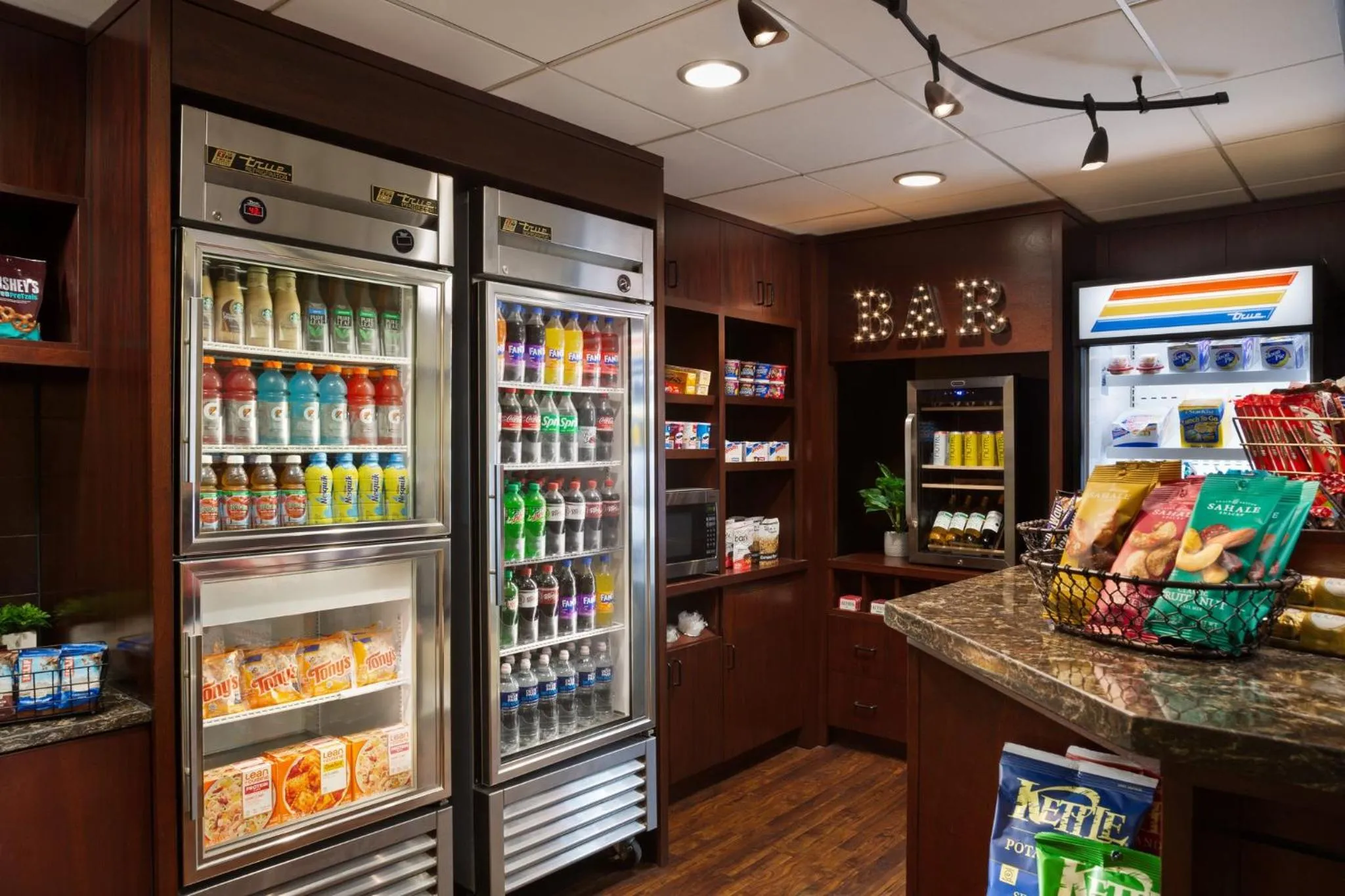 Food and drinks in Holiday Inn National Airport/Crystal City by IHG