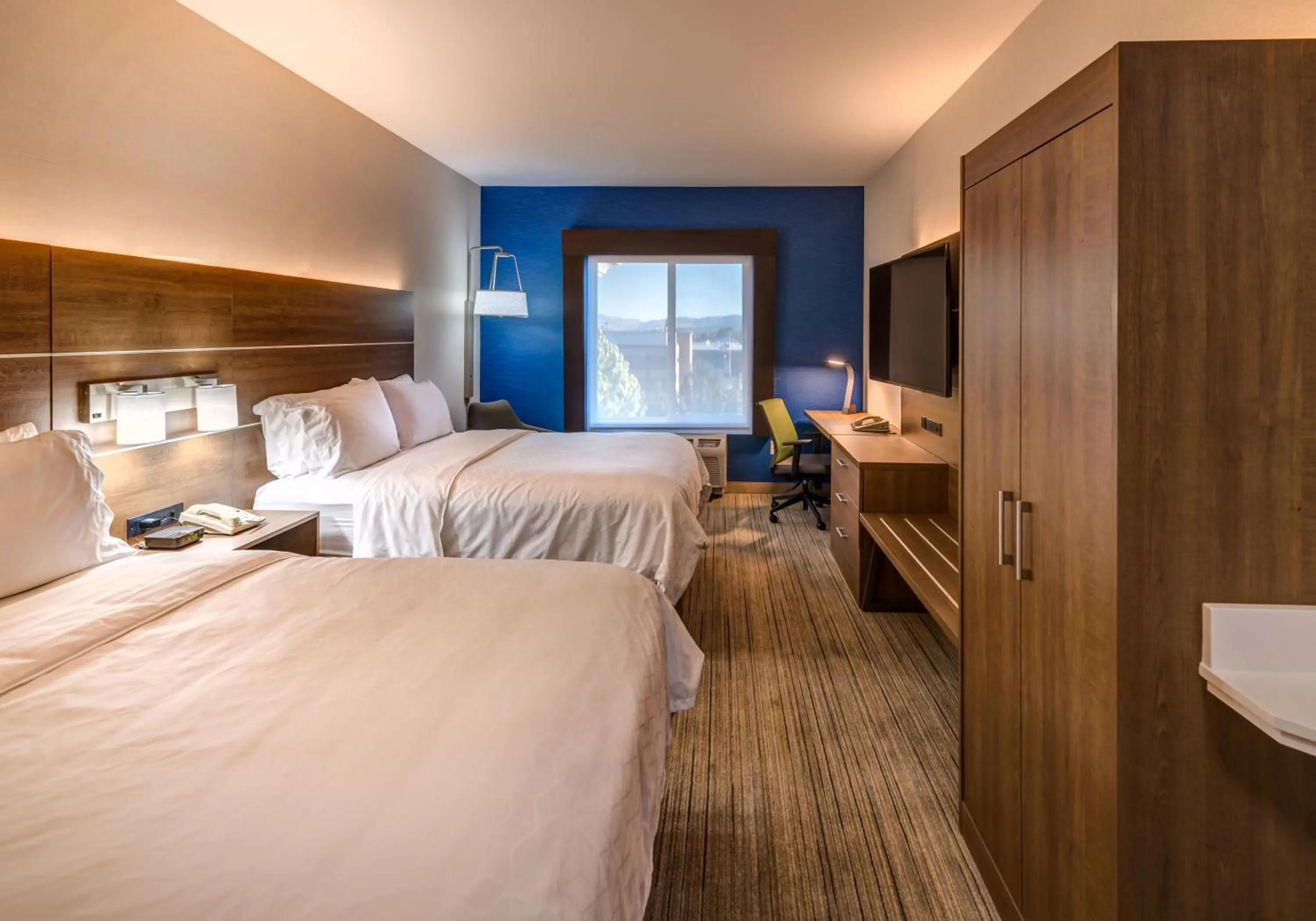 Photo of the whole room, Bed in Holiday Inn Express Reno Airport by IHG
