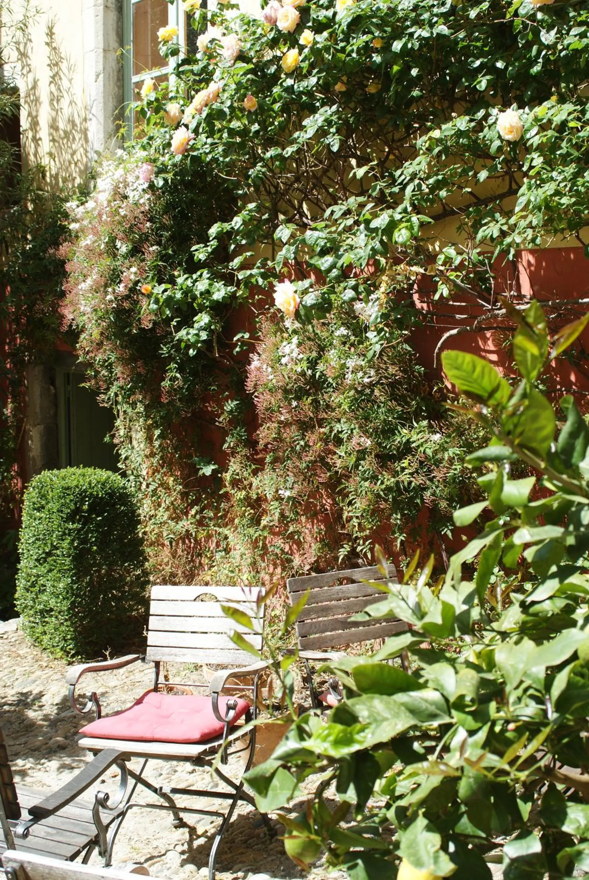 Patio in Demeure de Digoine "Chambre d'Hotes"