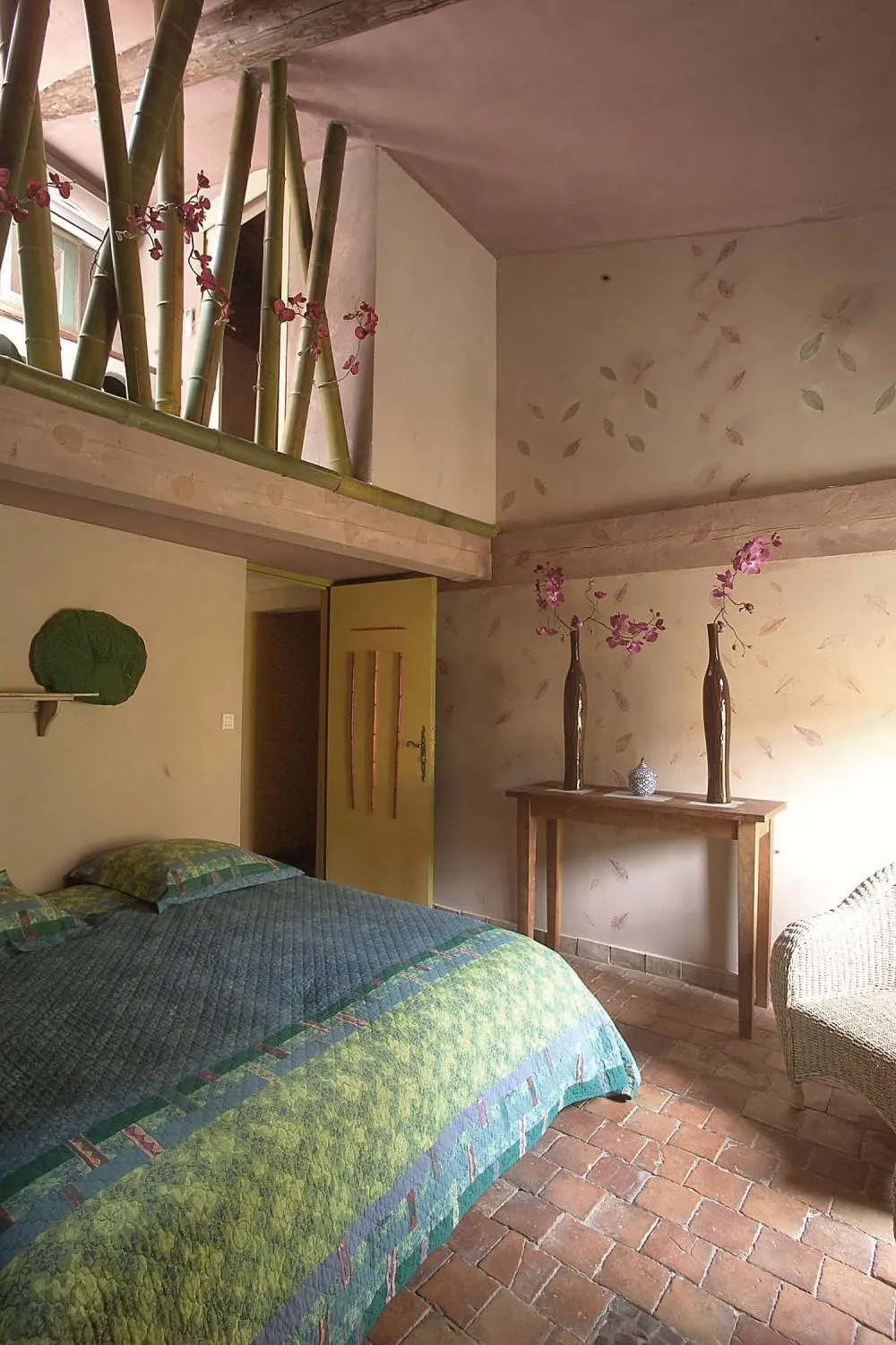Photo of the whole room, Bed in Demeure de Digoine "Chambre d'Hotes"