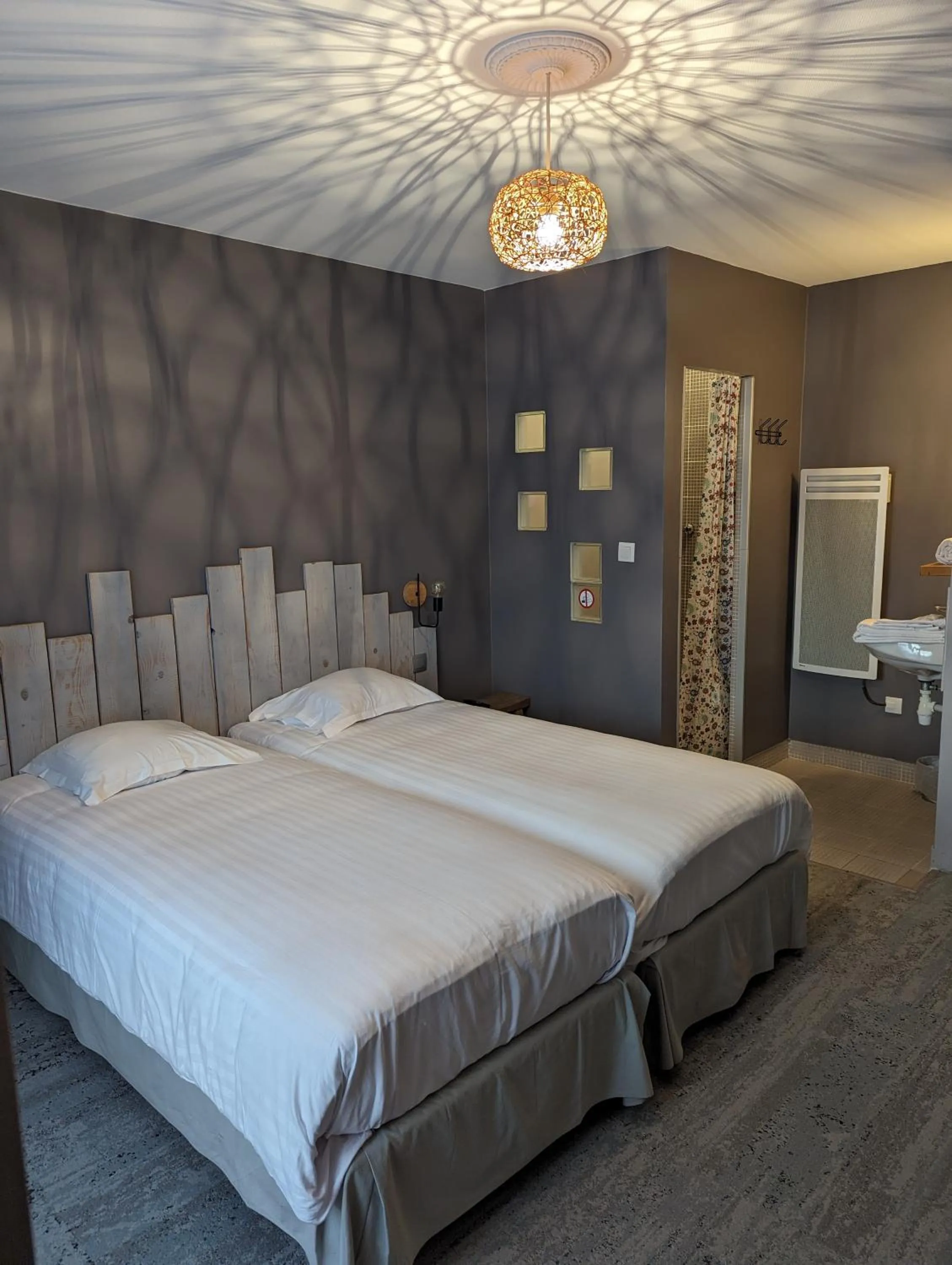 Bed in Hôtel de l'Ours