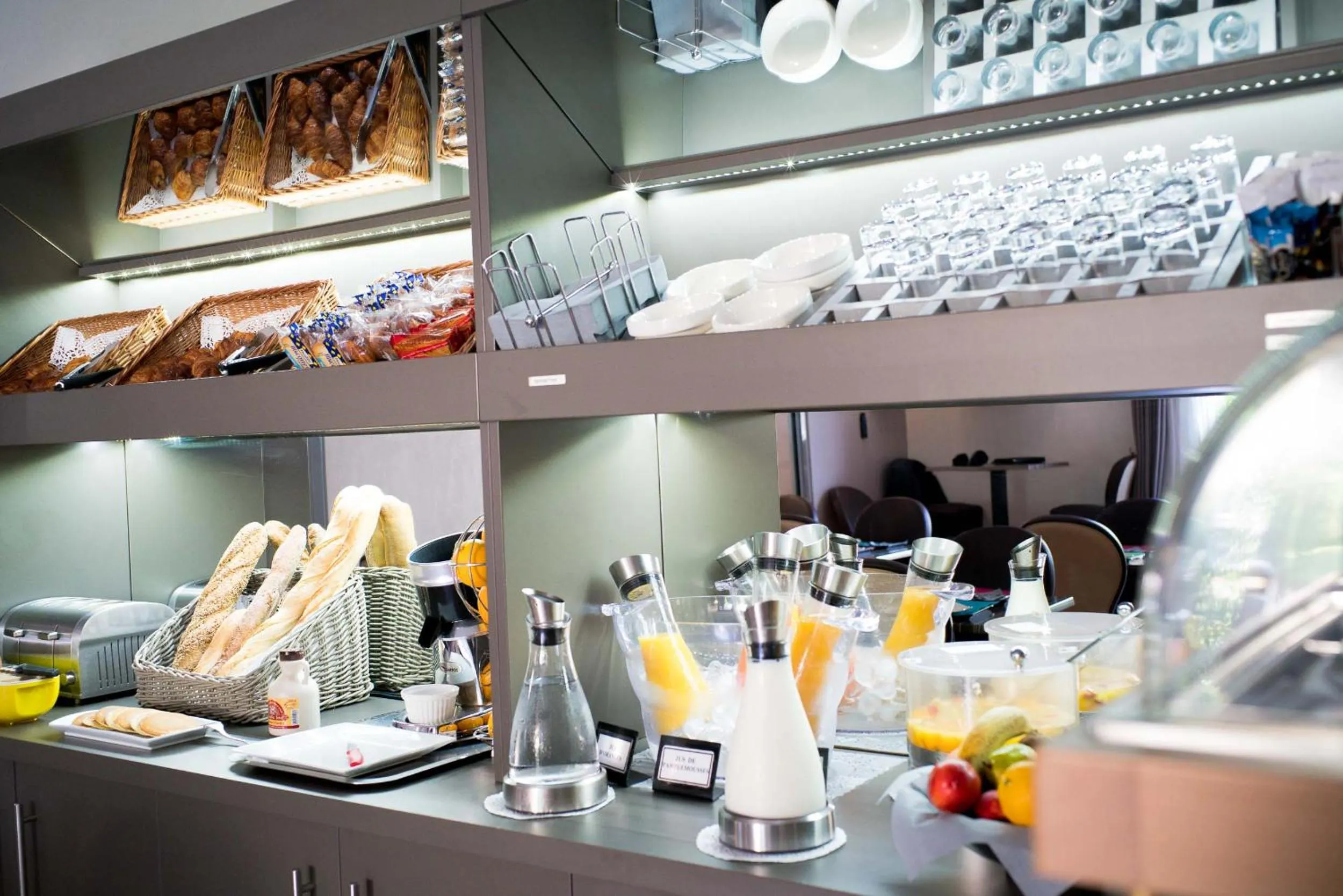 Breakfast in Top Motel