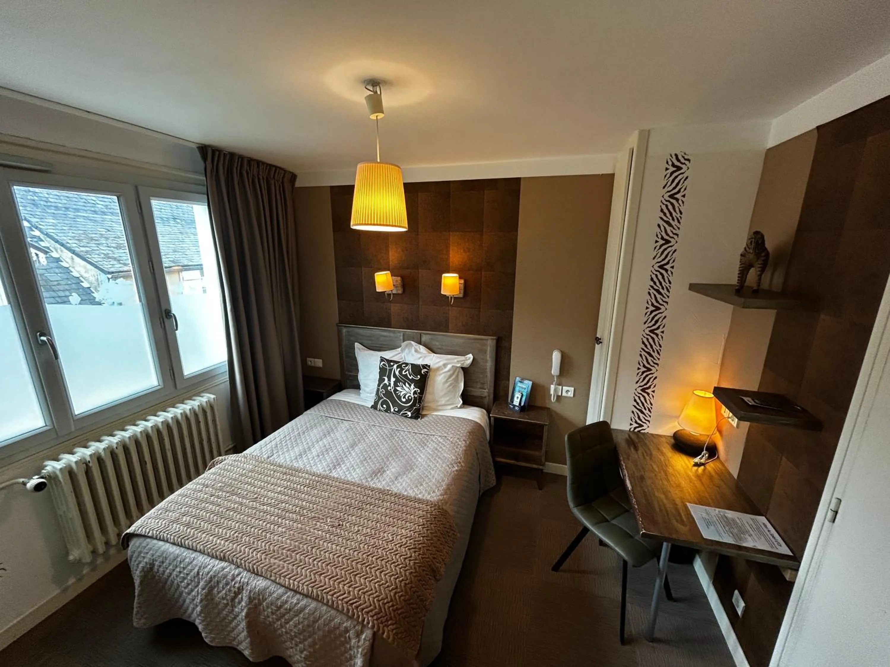 Bedroom, Bed in Au Soleil d'Or