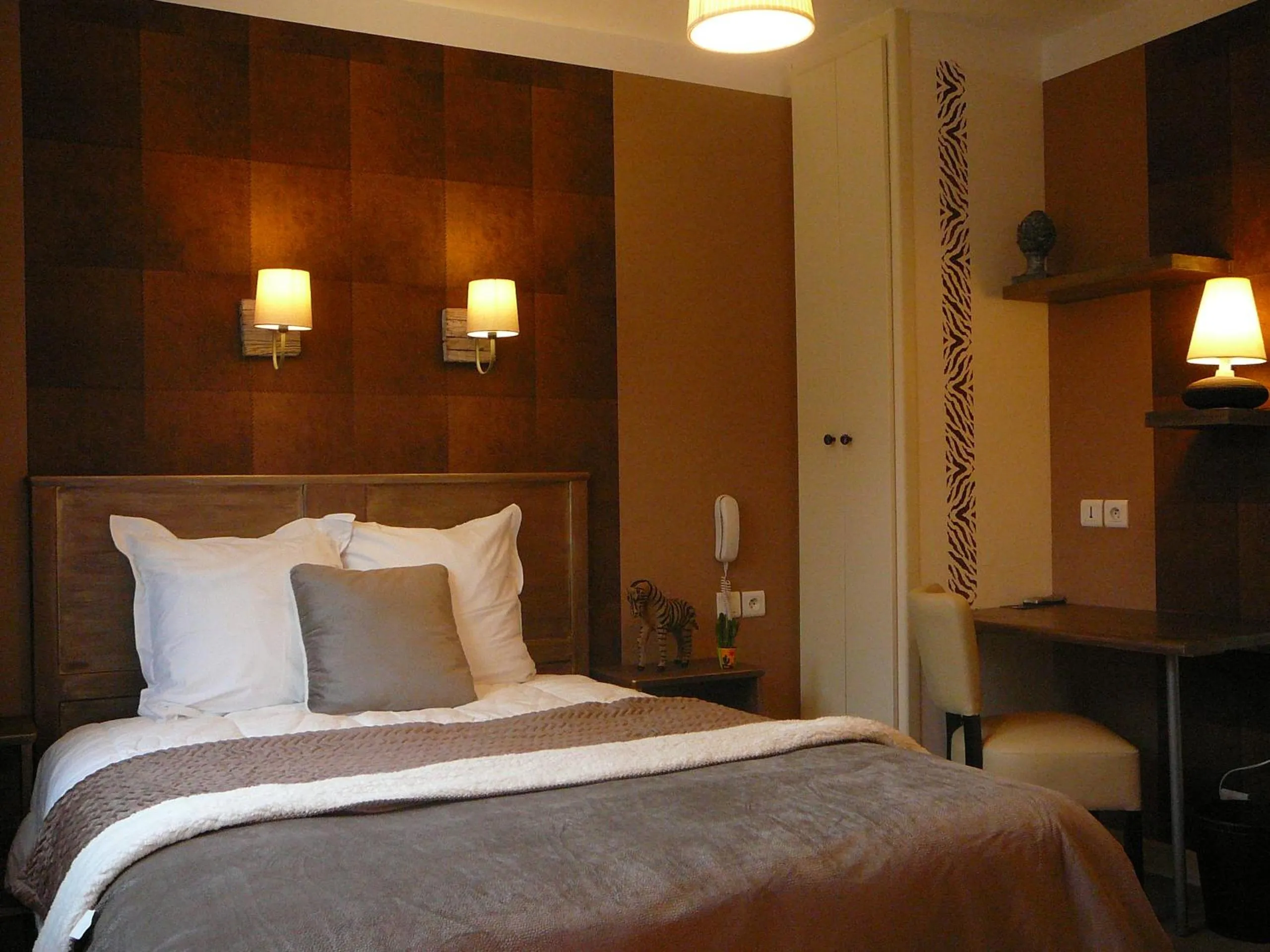 Bedroom, Bed in Au Soleil d'Or