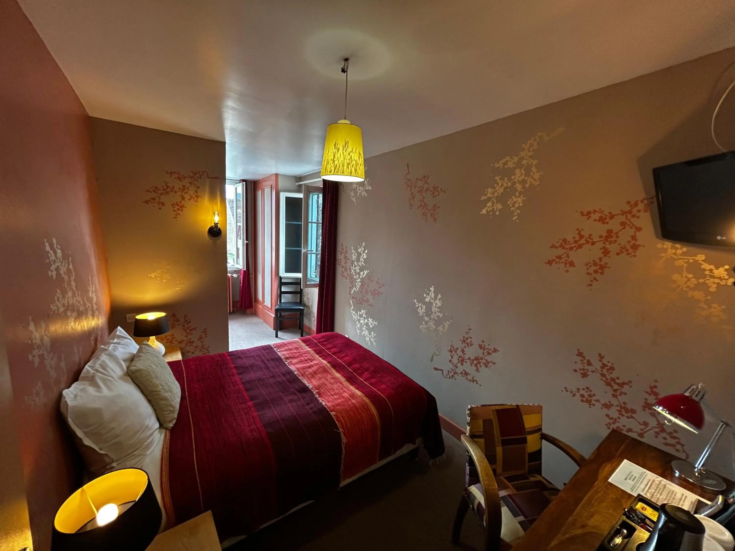 Bedroom, Bed in Au Soleil d'Or