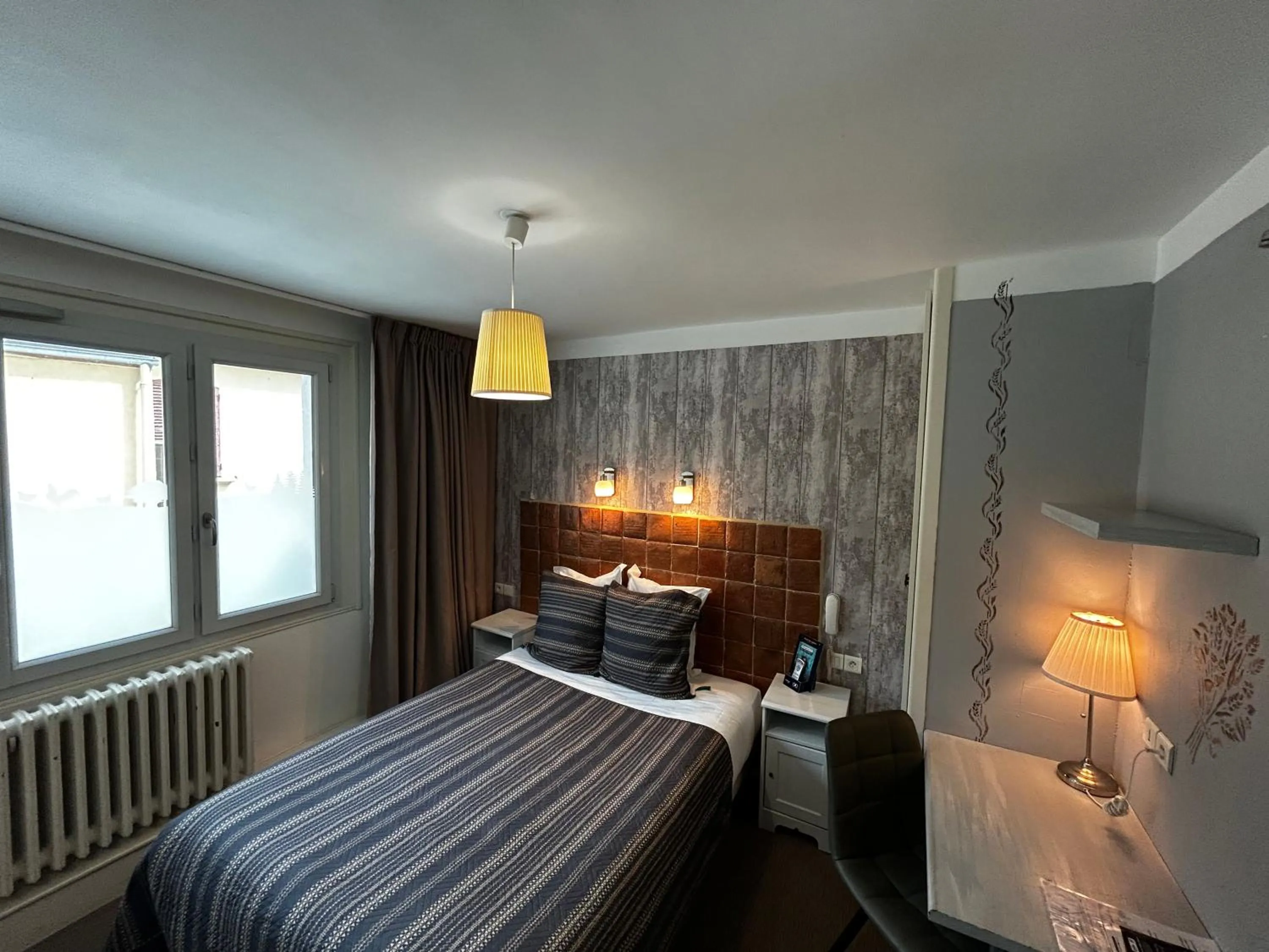 Bedroom, Bed in Au Soleil d'Or