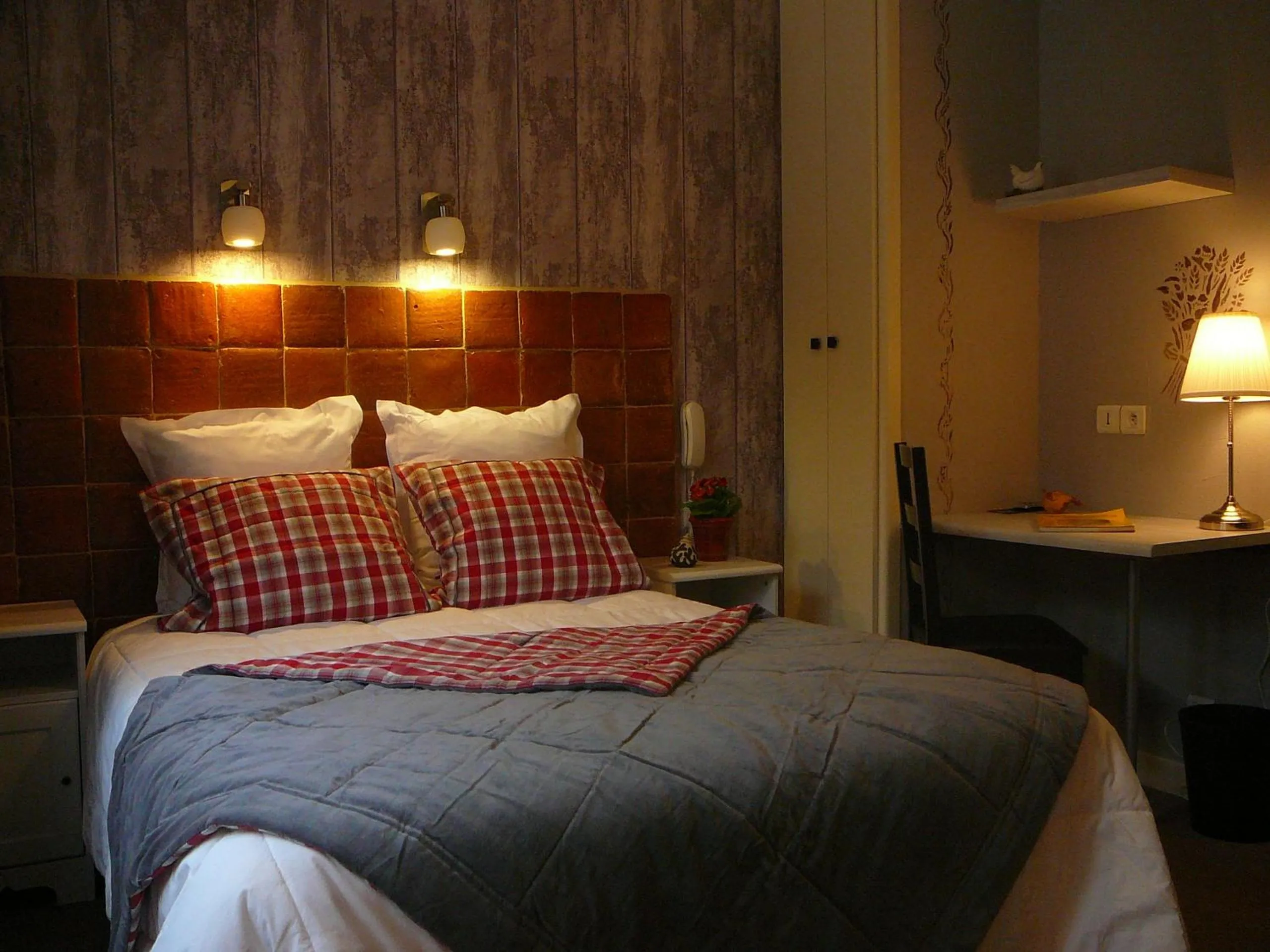 Bedroom, Bed in Au Soleil d'Or